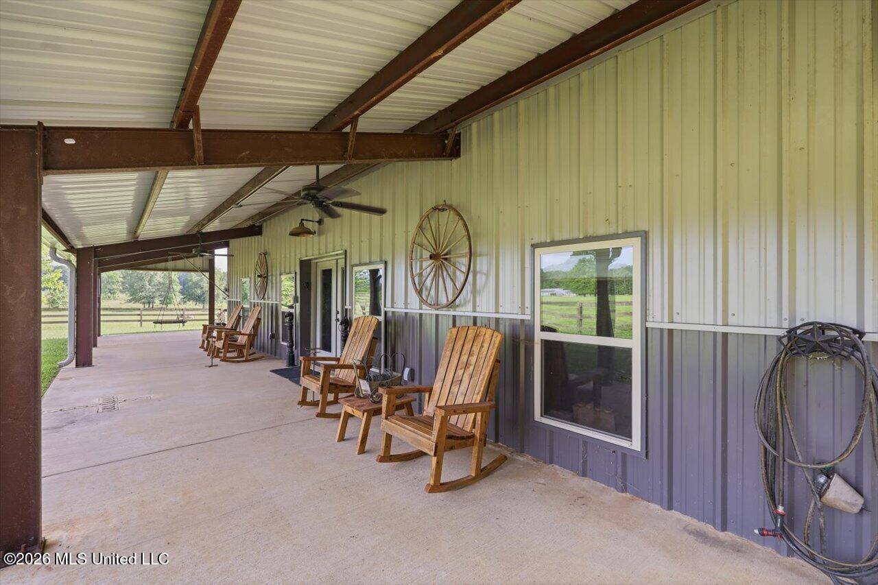 979 Barker Road Property Photo 6