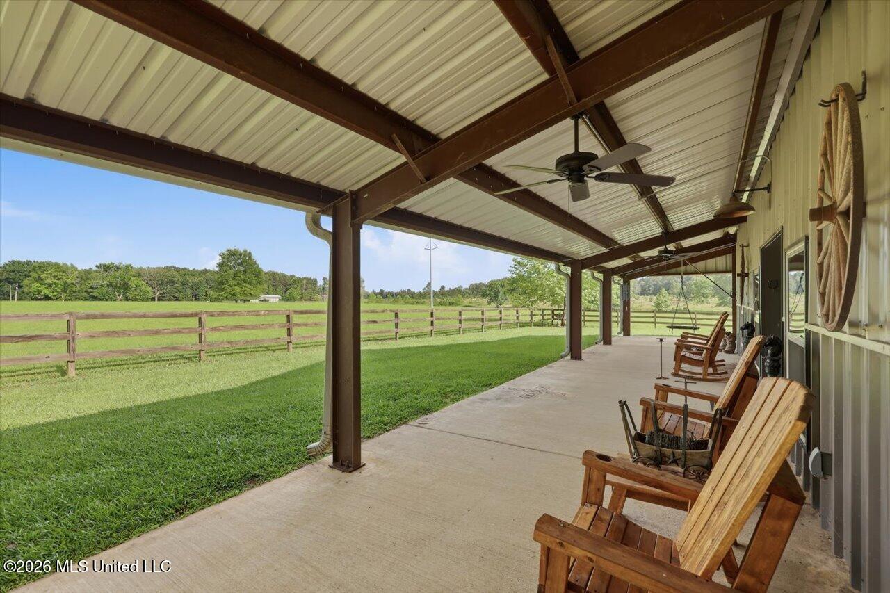 979 Barker Road Property Photo 7