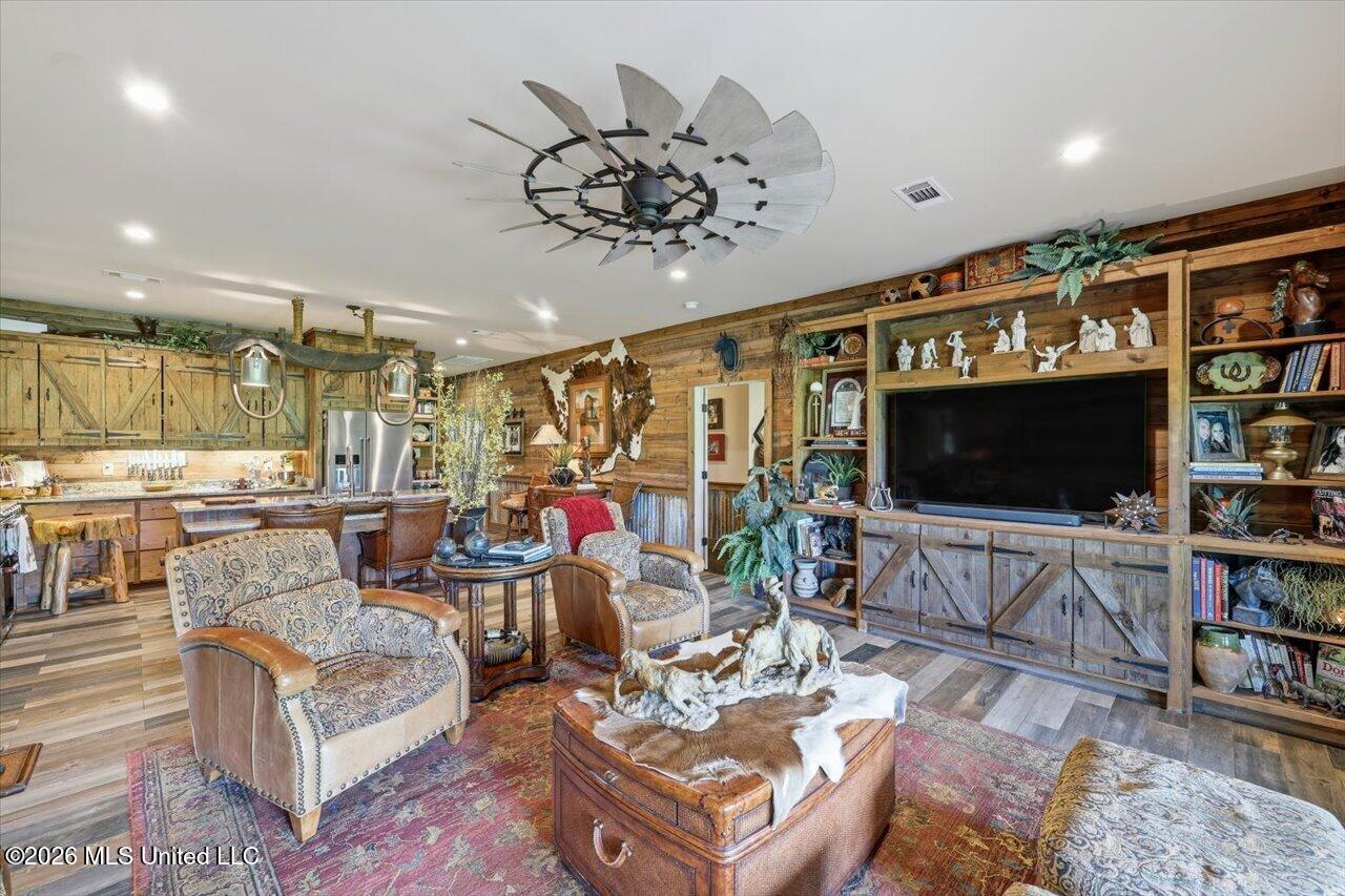 979 Barker Road Property Photo 8