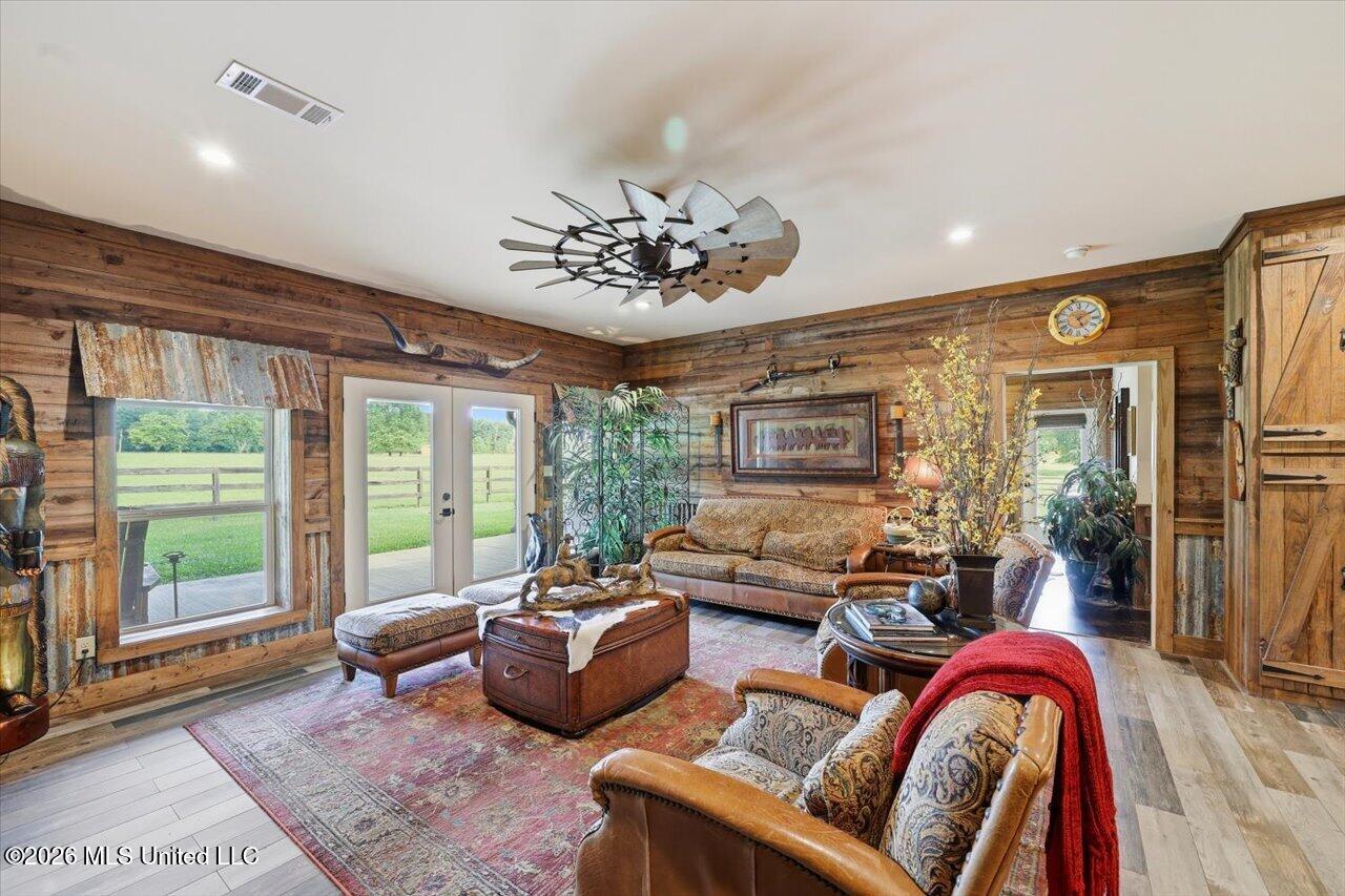 979 Barker Road Property Photo 10