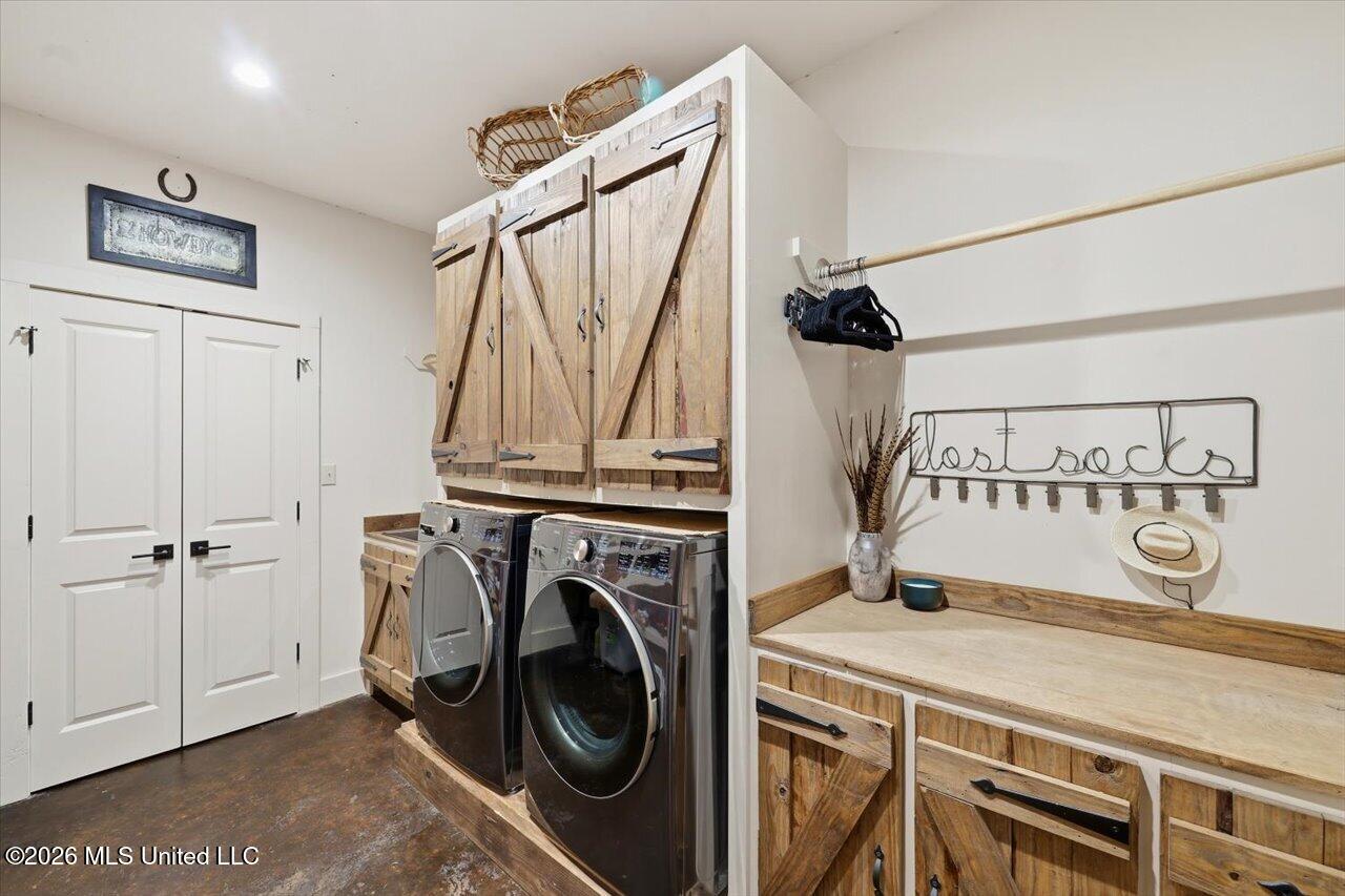 979 Barker Road Property Photo 23