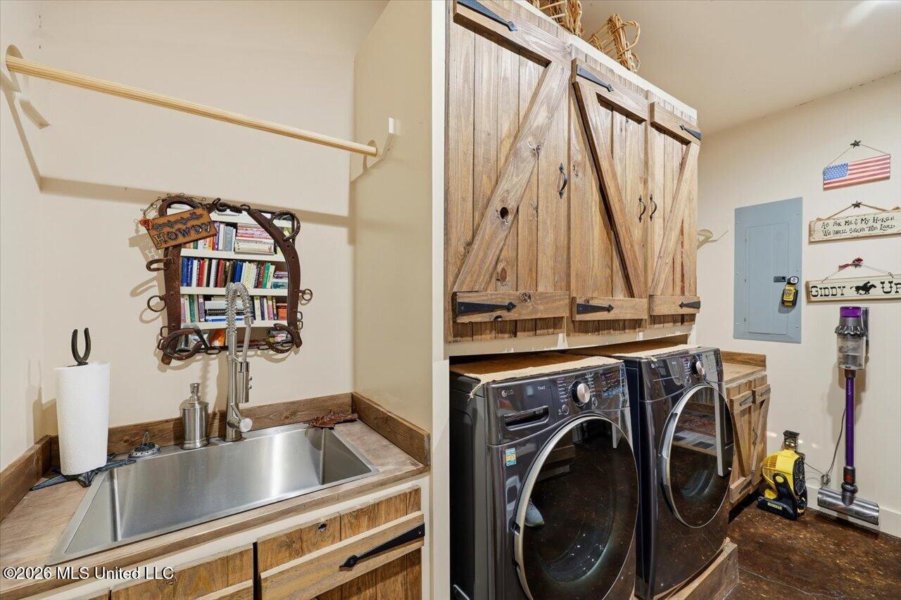 979 Barker Road Property Photo 24