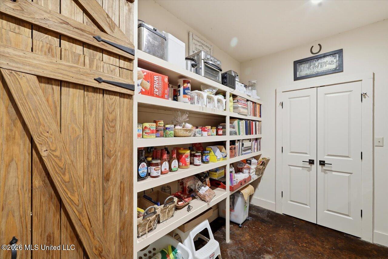 979 Barker Road Property Photo 25