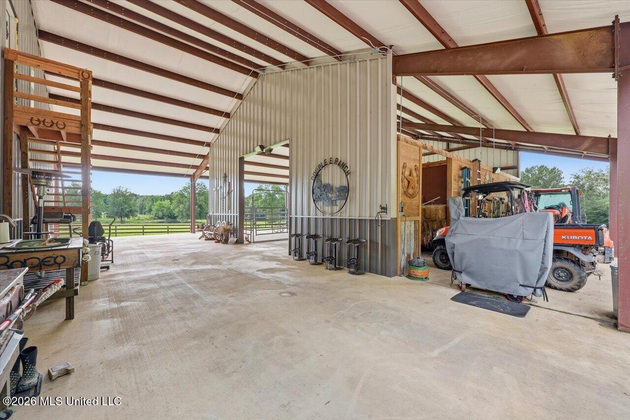 979 Barker Road Property Photo 32