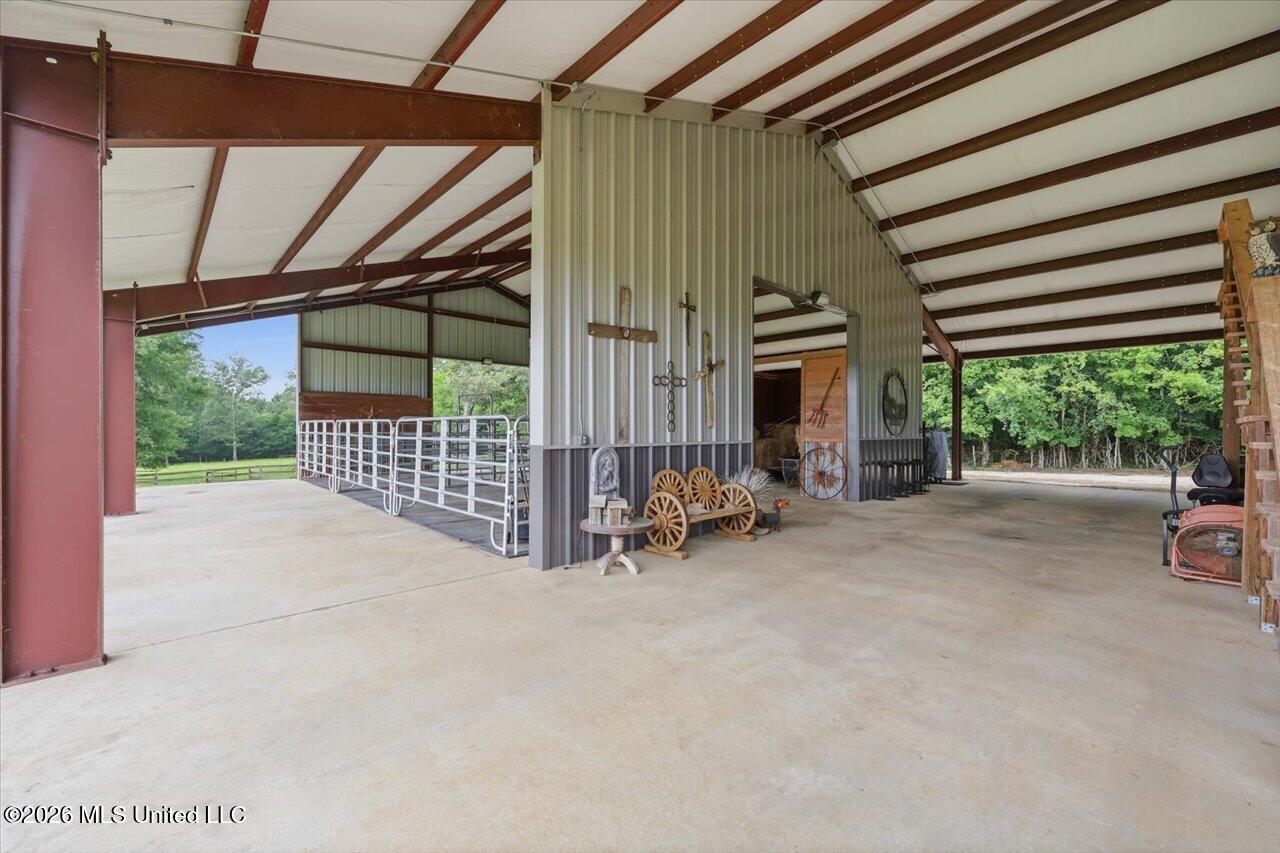 979 Barker Road Property Photo 33
