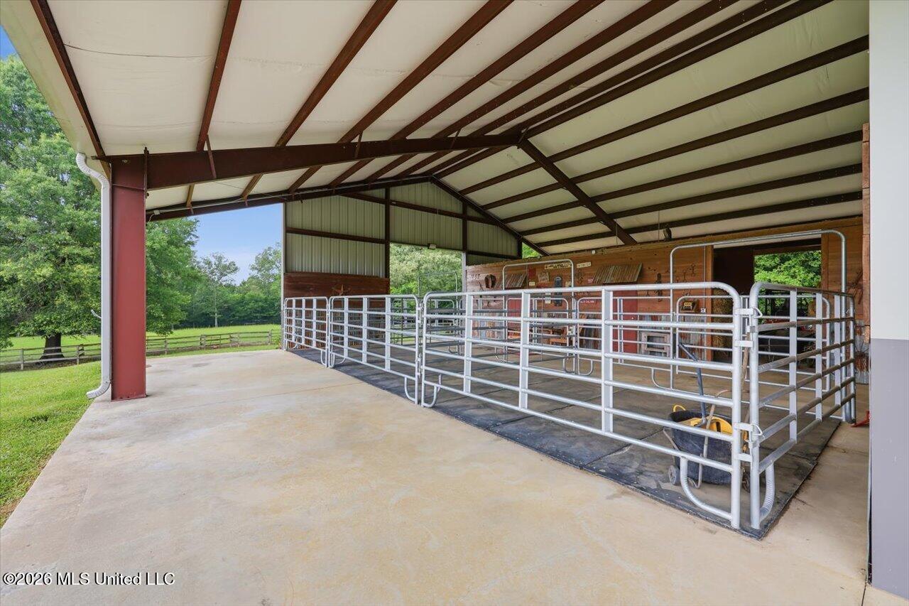 979 Barker Road Property Photo 35
