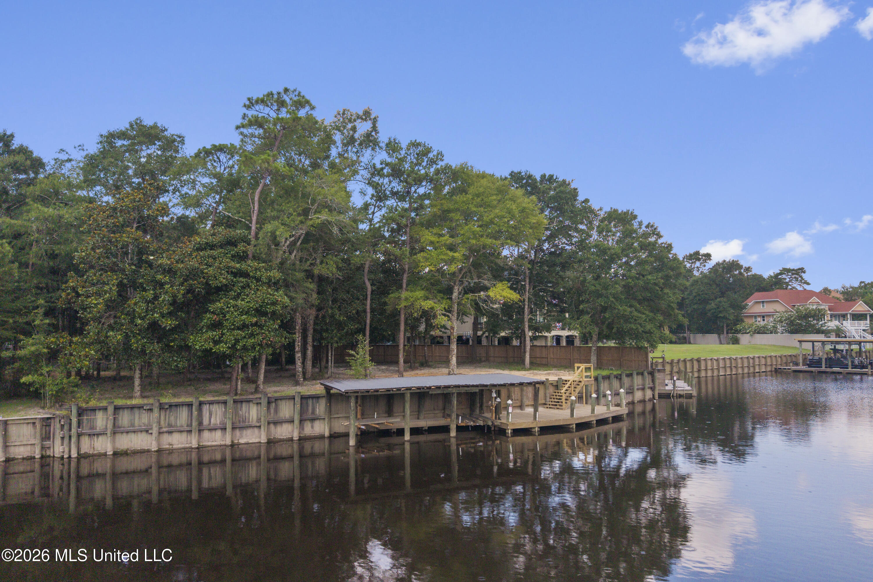 Fox Run Cove Property Photo 1
