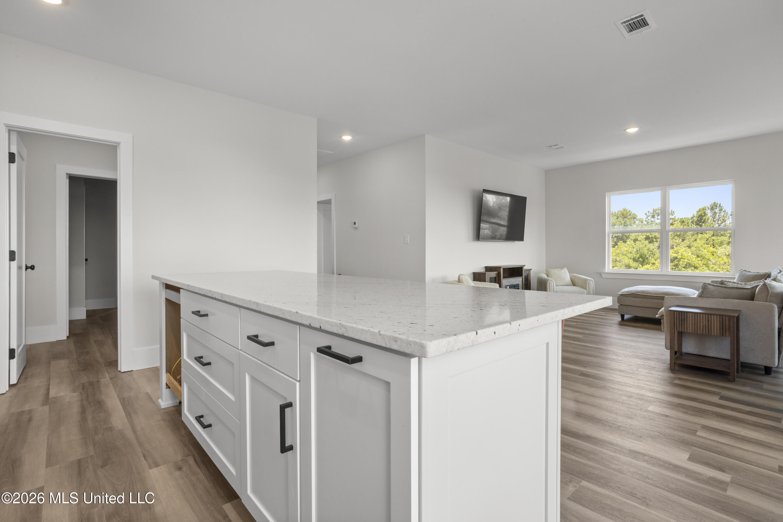 825 Larkspur Lane Property Photo 16