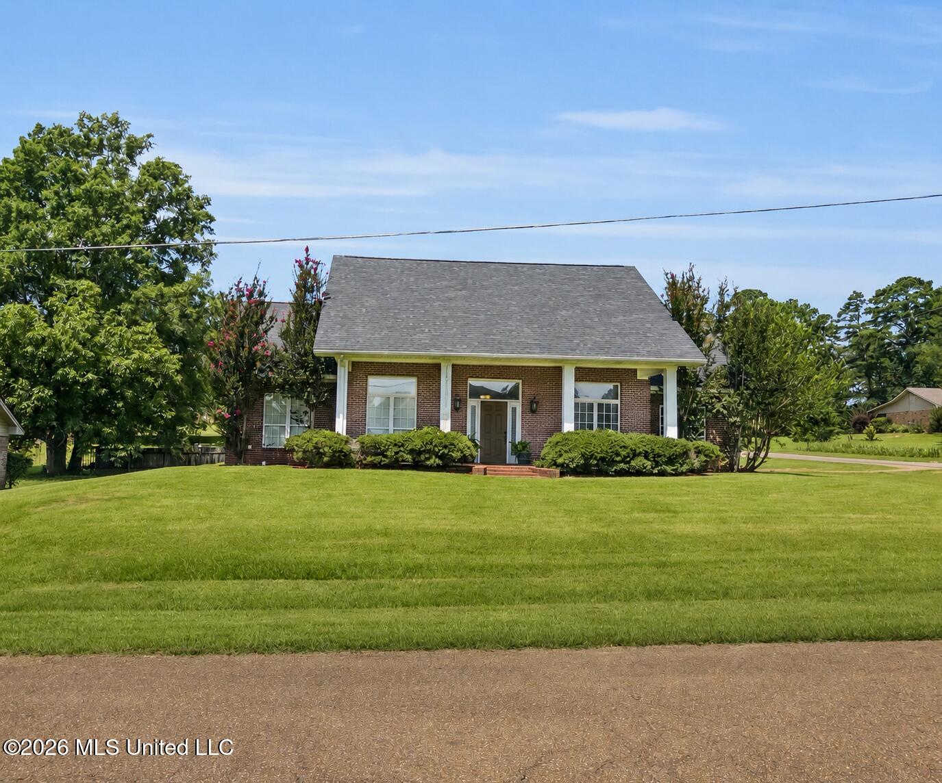 411 Chenoa Avenue Property Photo 1