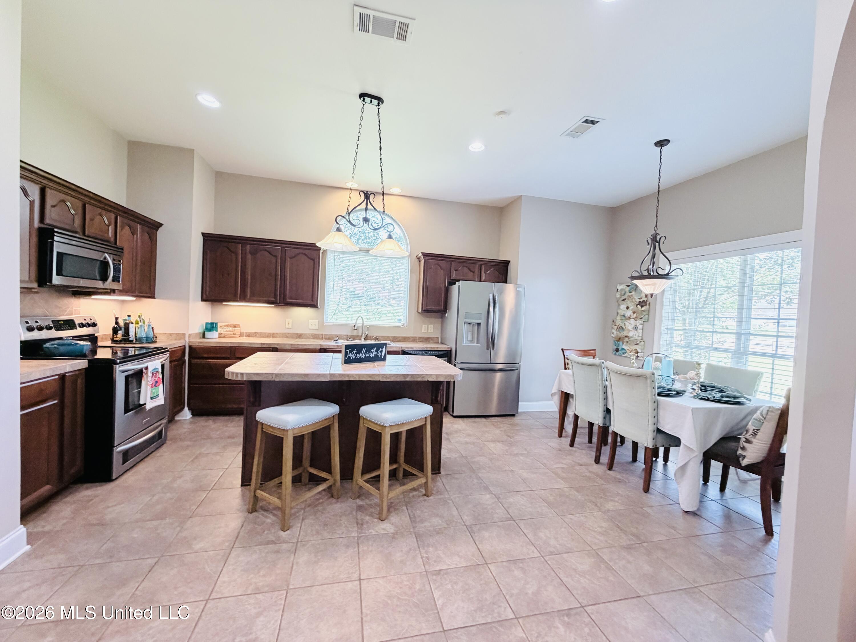 411 Chenoa Avenue Property Photo 4