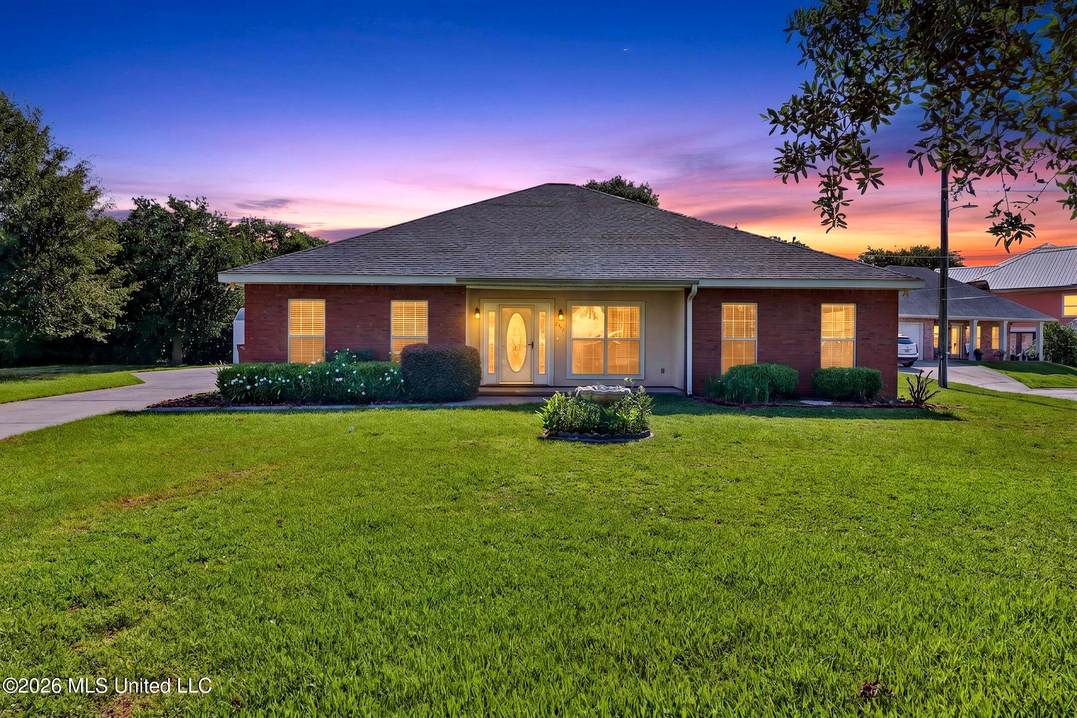 447 Russell Avenue Property Photo 1