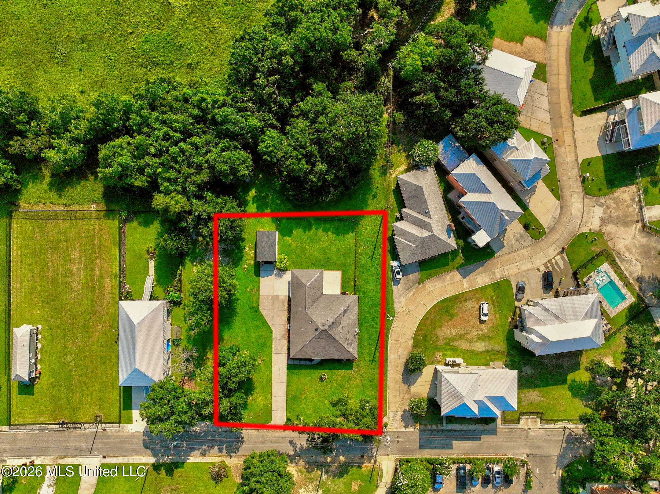 447 Russell Avenue Property Photo 3