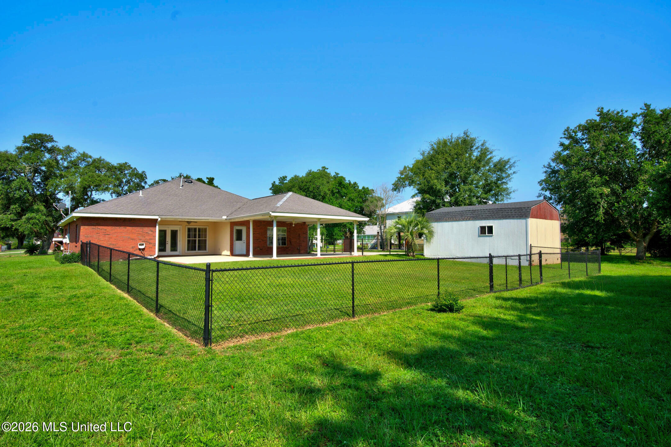 447 Russell Avenue Property Photo 8