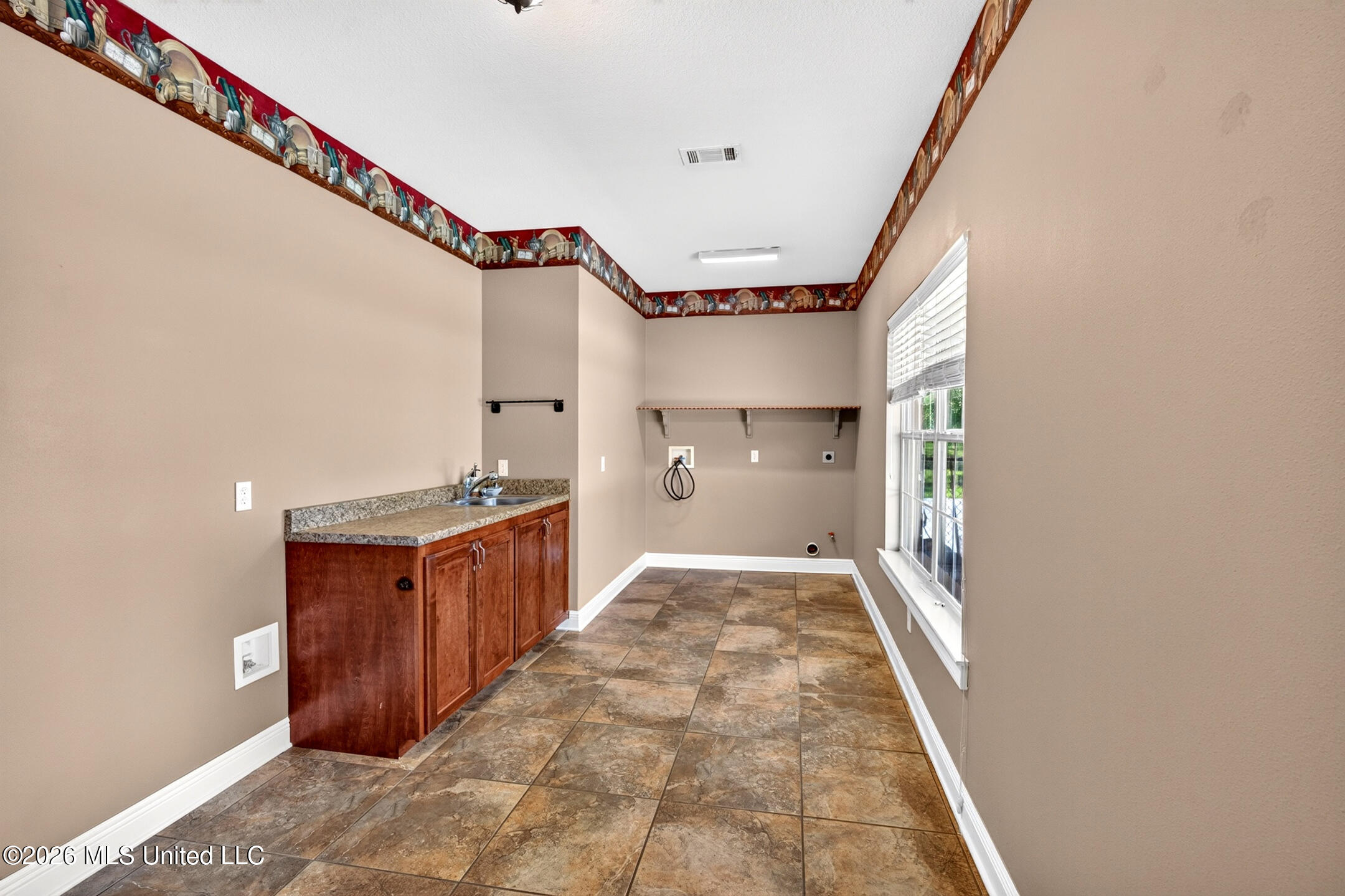 447 Russell Avenue Property Photo 23