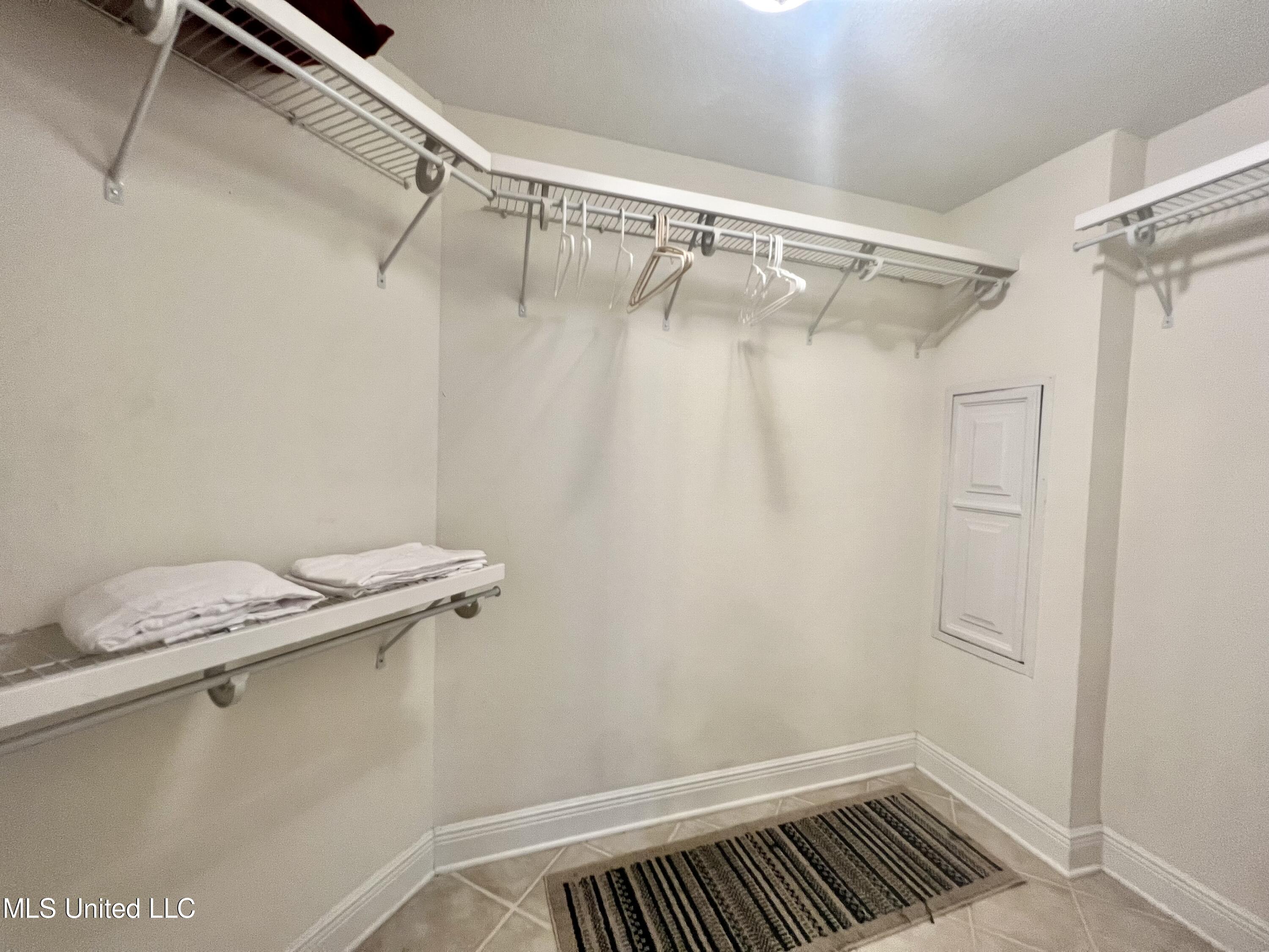 2668 Beach Boulevard Property Photo 14
