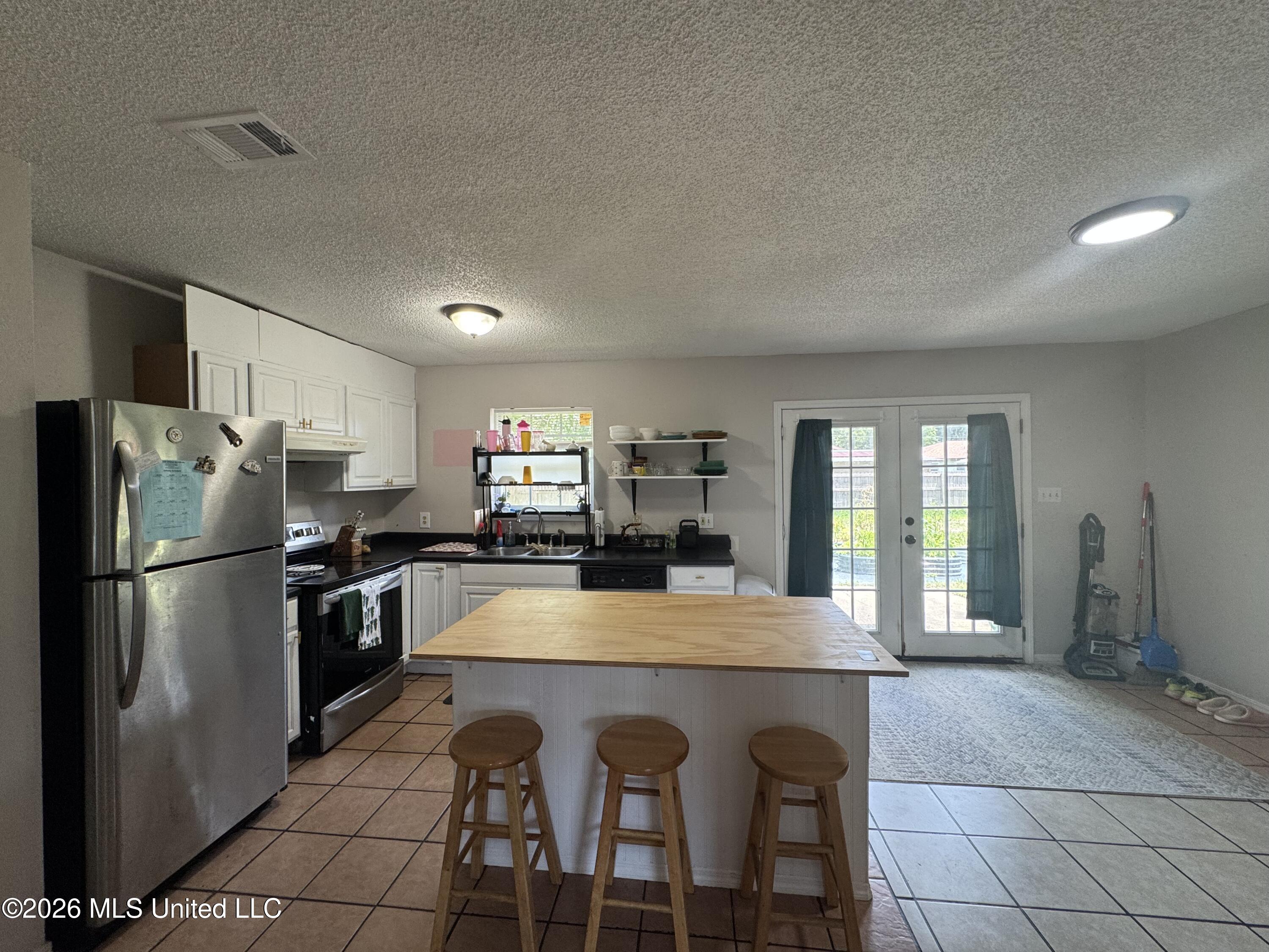 1106 Shirley Drive Property Photo 4
