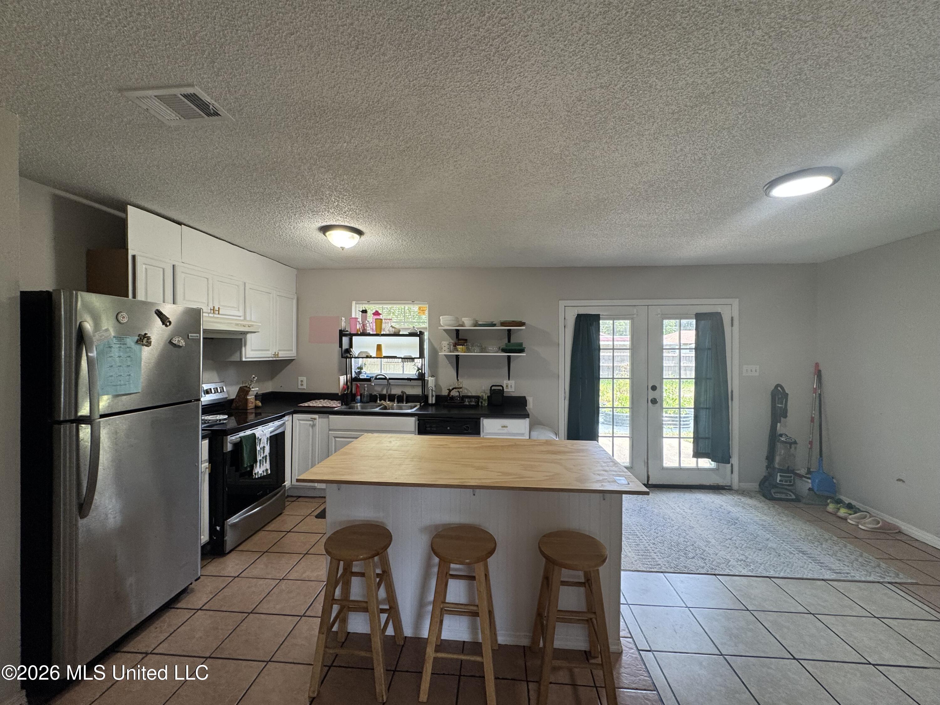 1106 Shirley Drive Property Photo 5