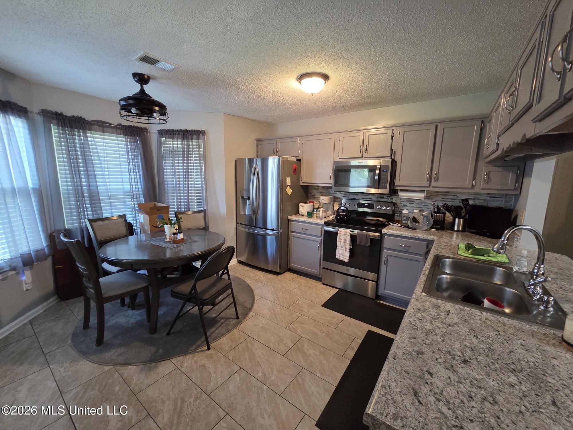 4364 Shadow Ridge Drive Property Photo 5