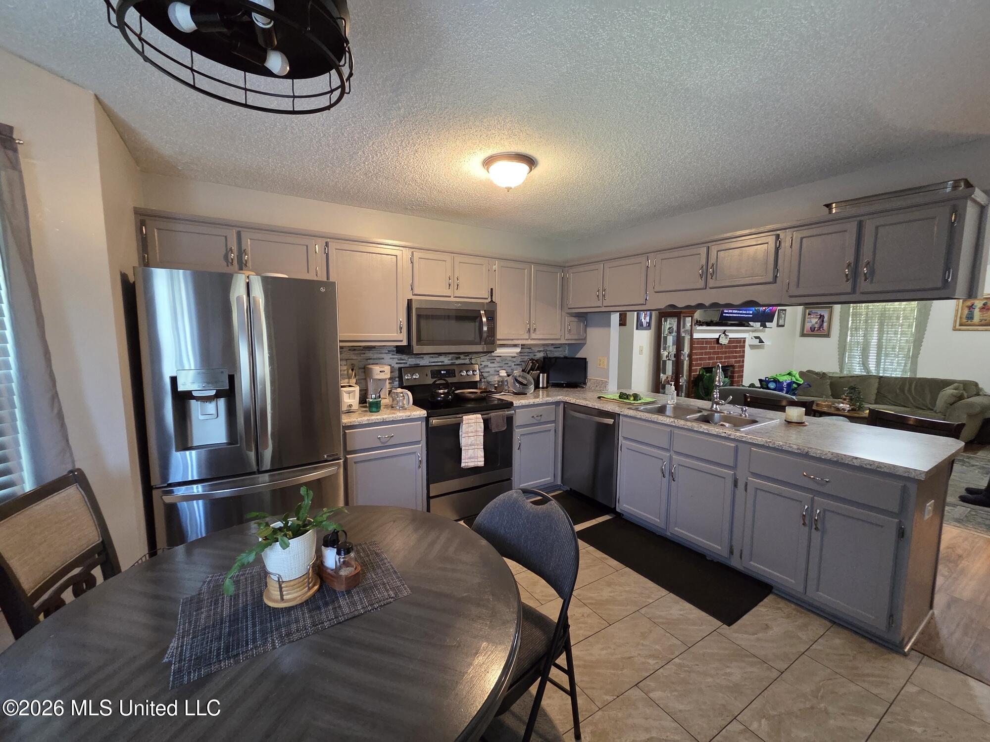 4364 Shadow Ridge Drive Property Photo 6