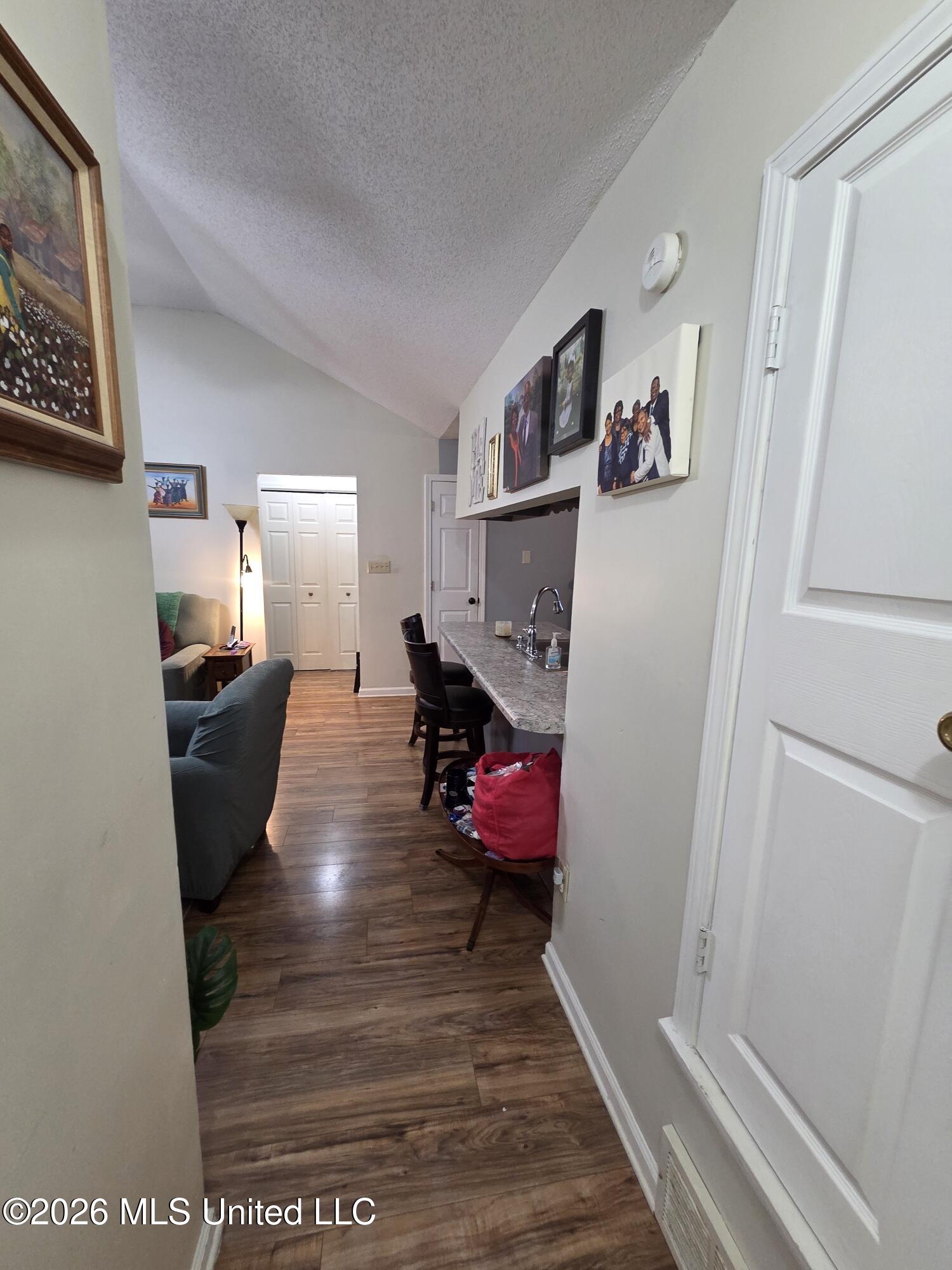4364 Shadow Ridge Drive Property Photo 8
