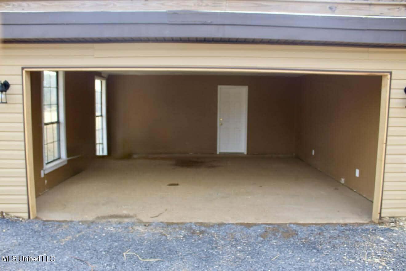 1838 Dees Road Property Photo 4