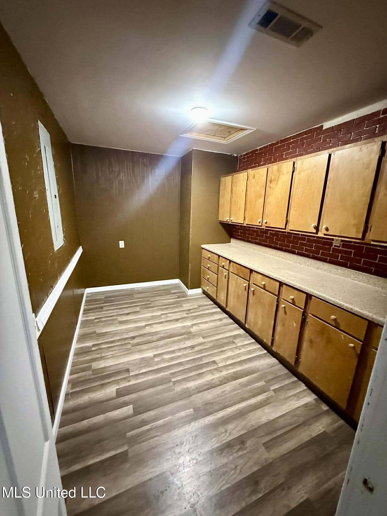 1838 Dees Road Property Photo 12