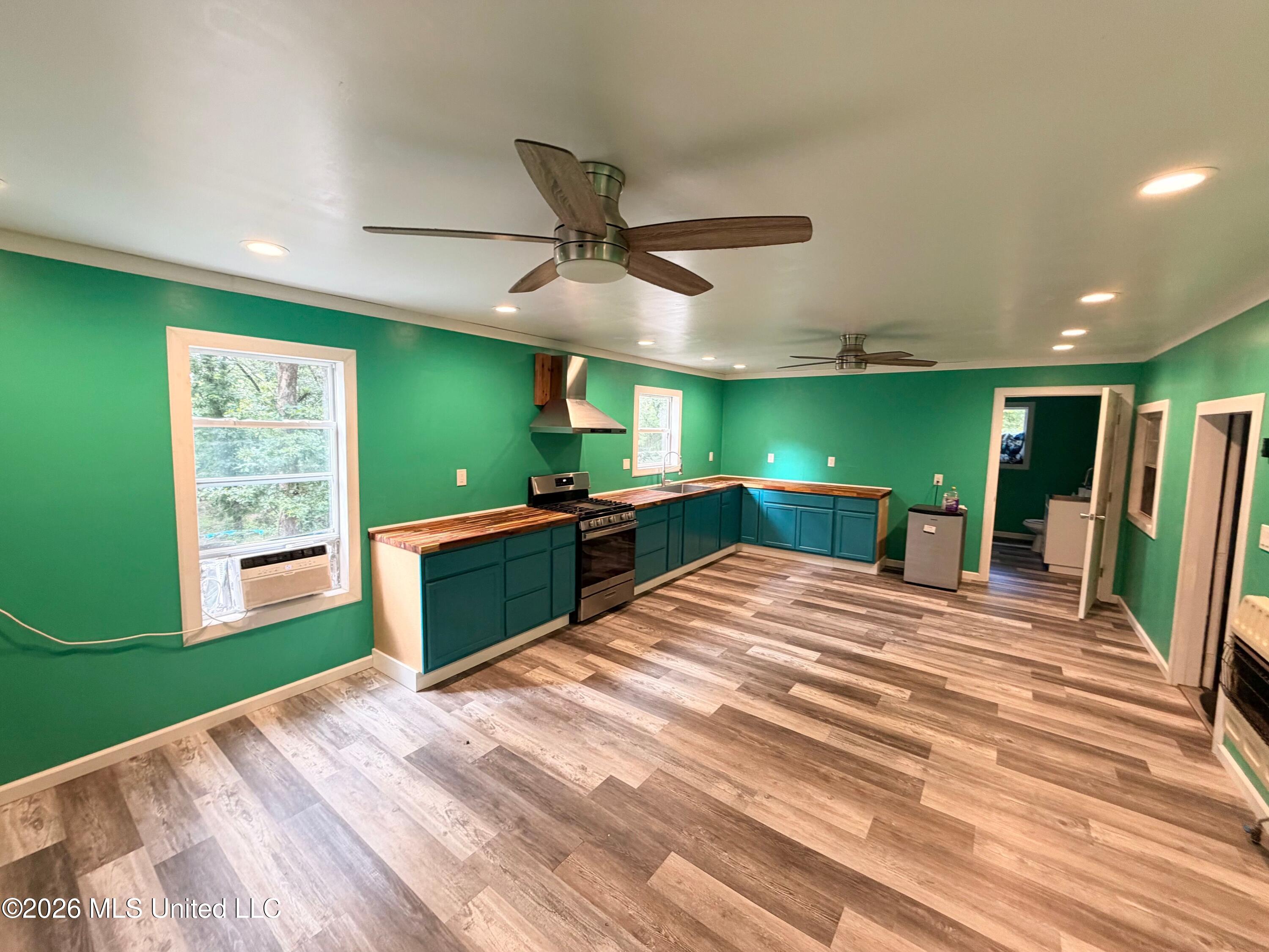 201 Ridgewood Property Photo 3