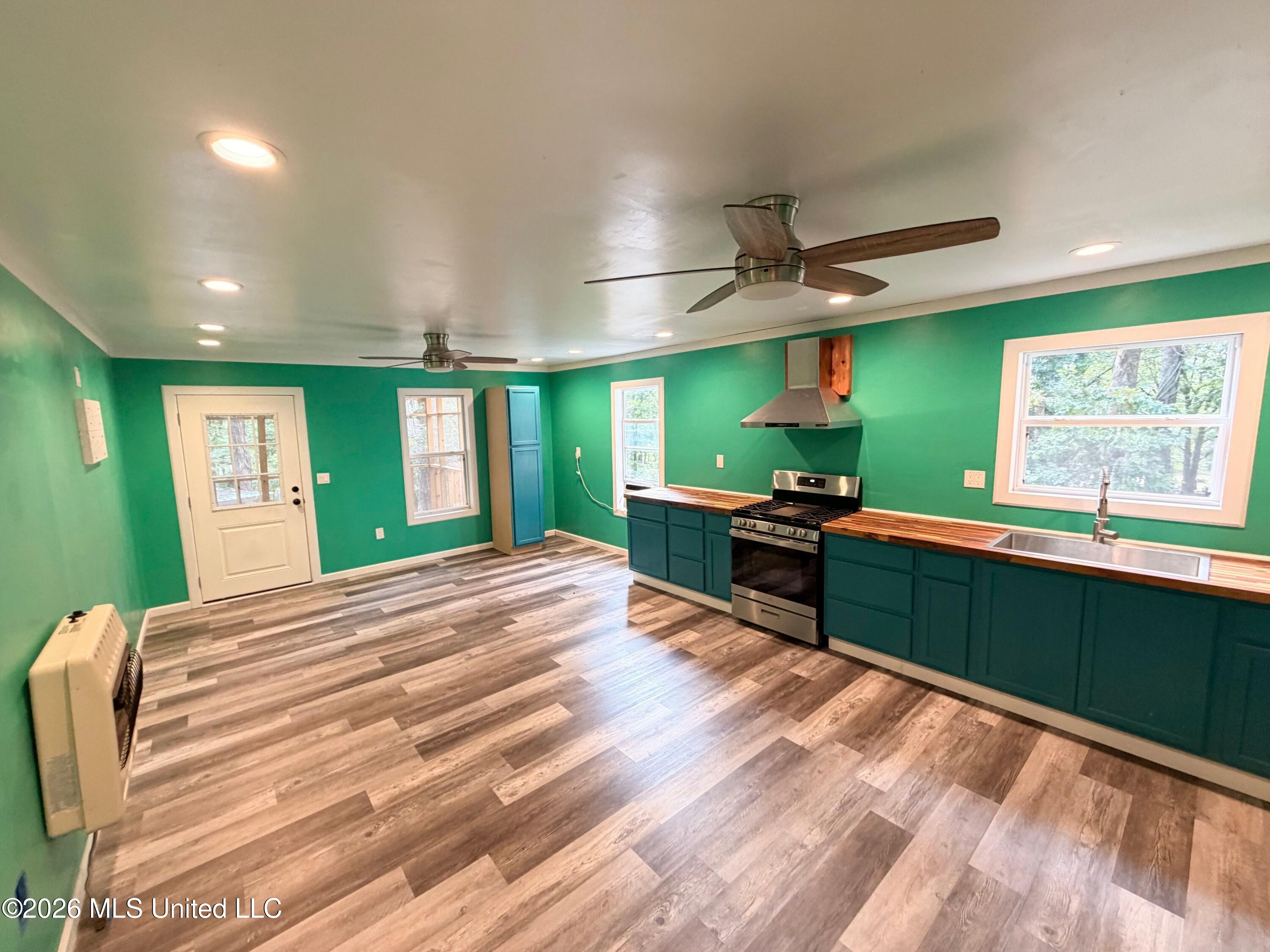 201 Ridgewood Property Photo 4