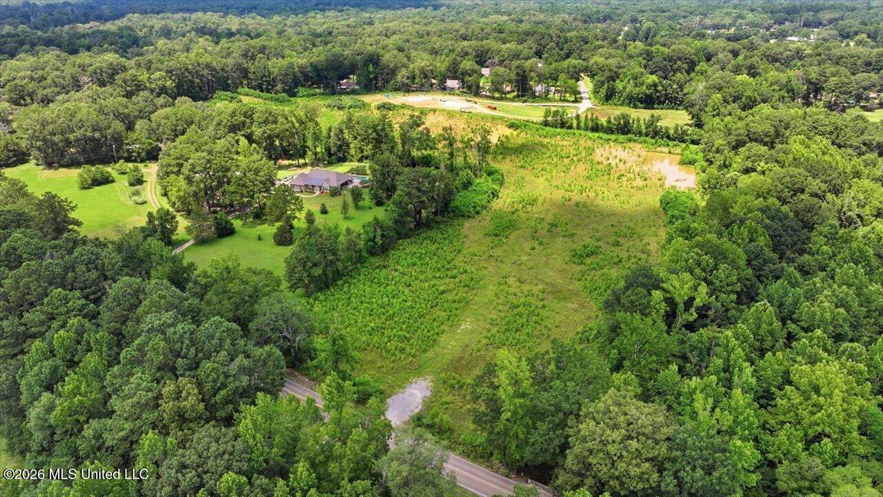 Luckney Road Property Photo 4