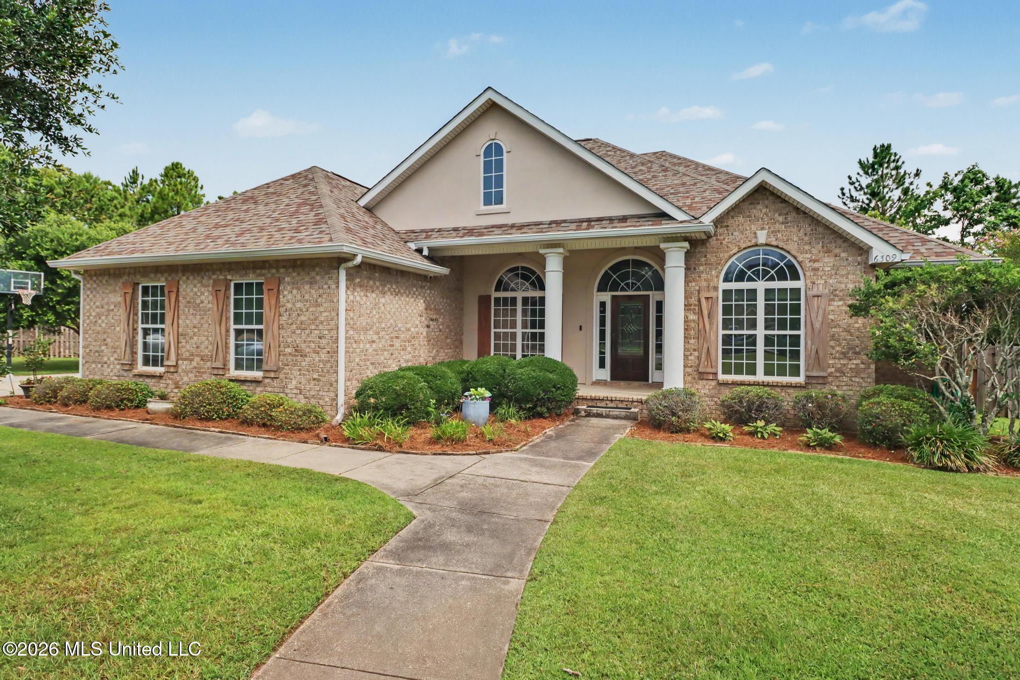 6309 W Silverleaf Drive Property Photo 1