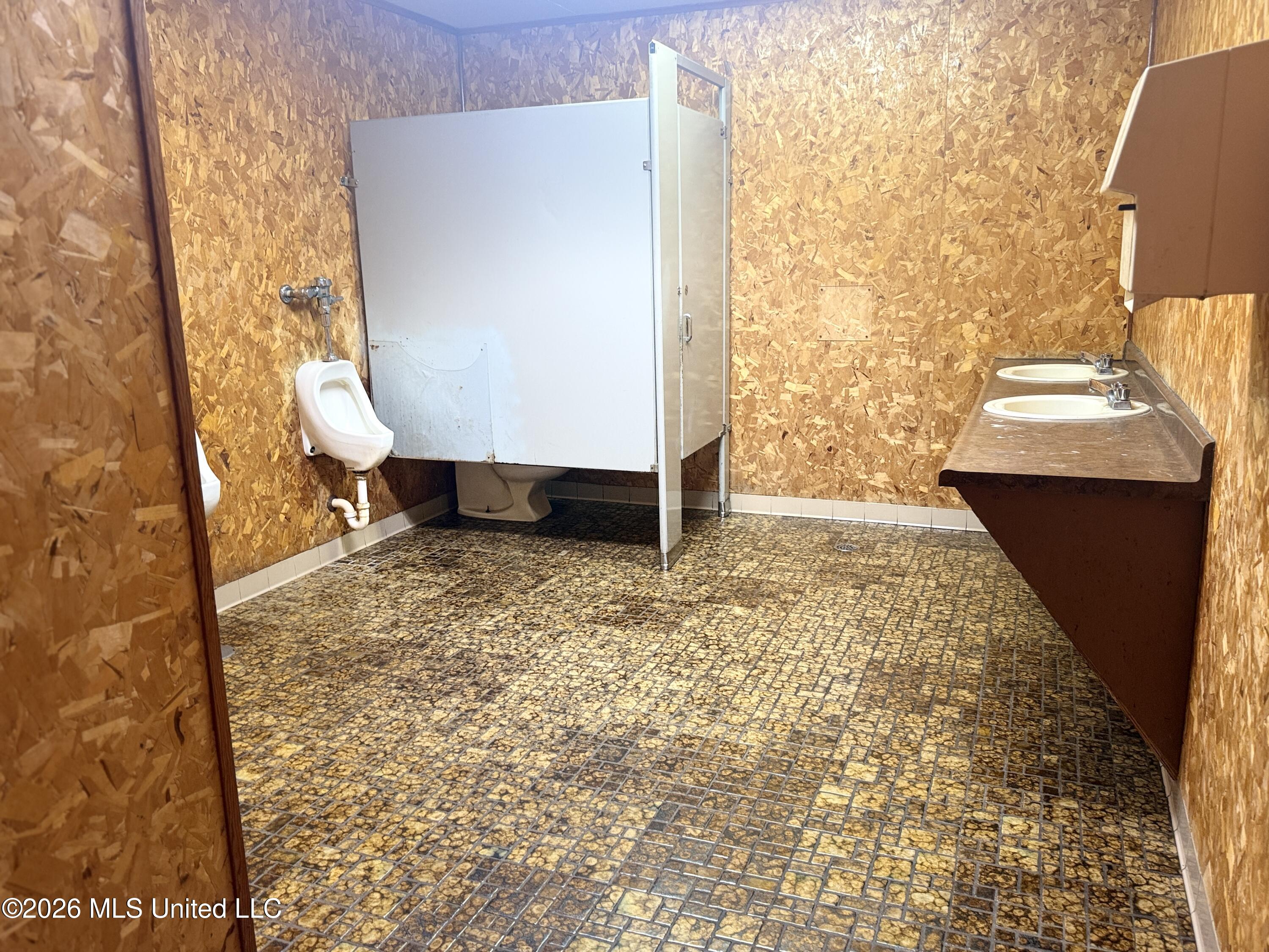 1405 Plaza Drive Property Photo 6