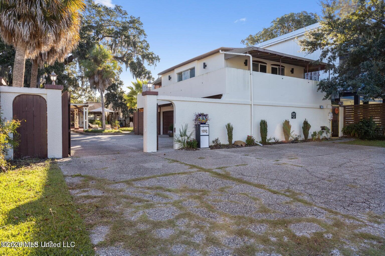 128 Lee Street Property Photo 1