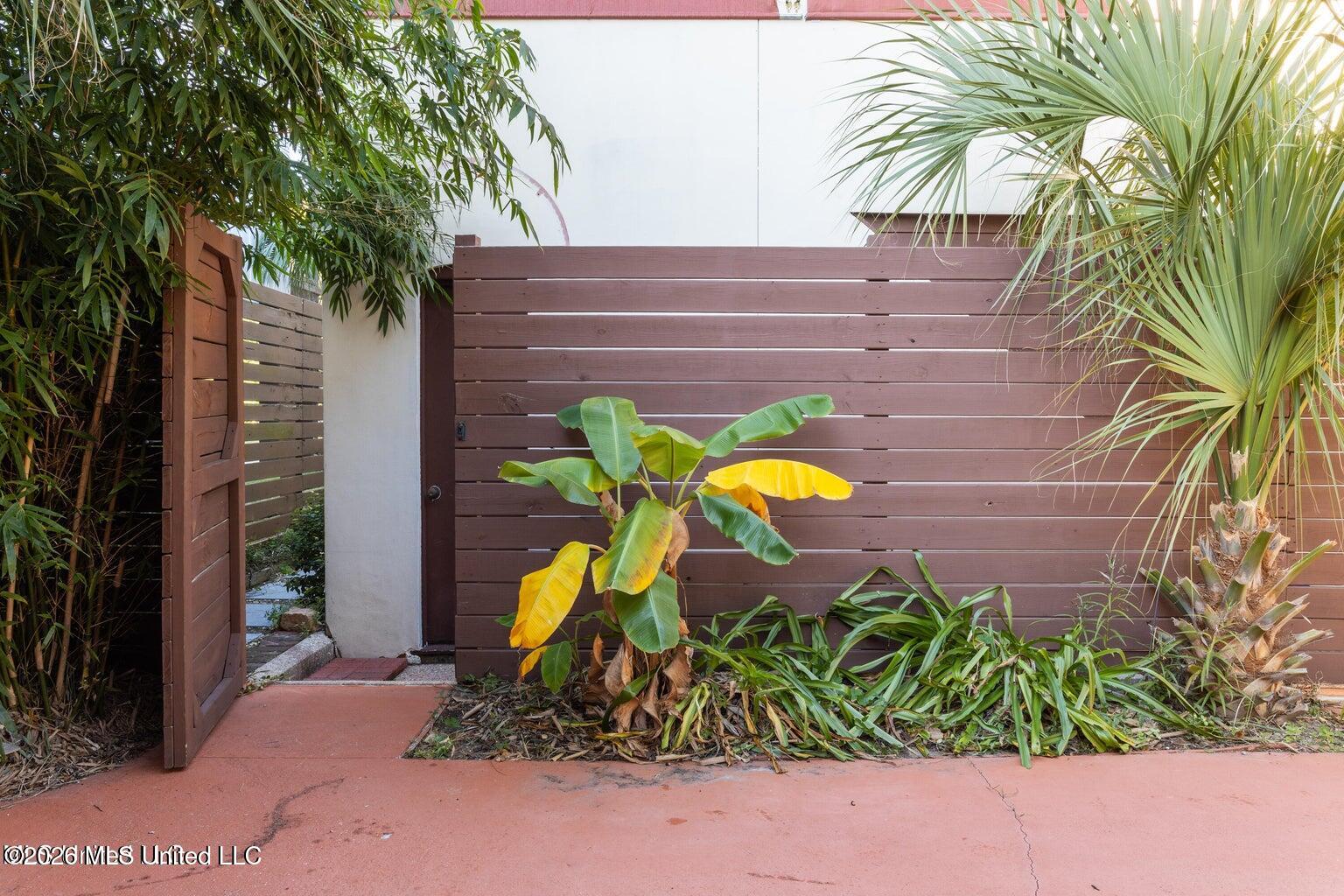 128 Lee Street Property Photo 4