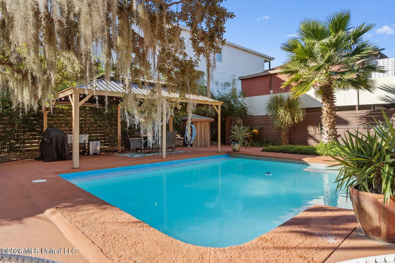 128 Lee Street Property Photo 5