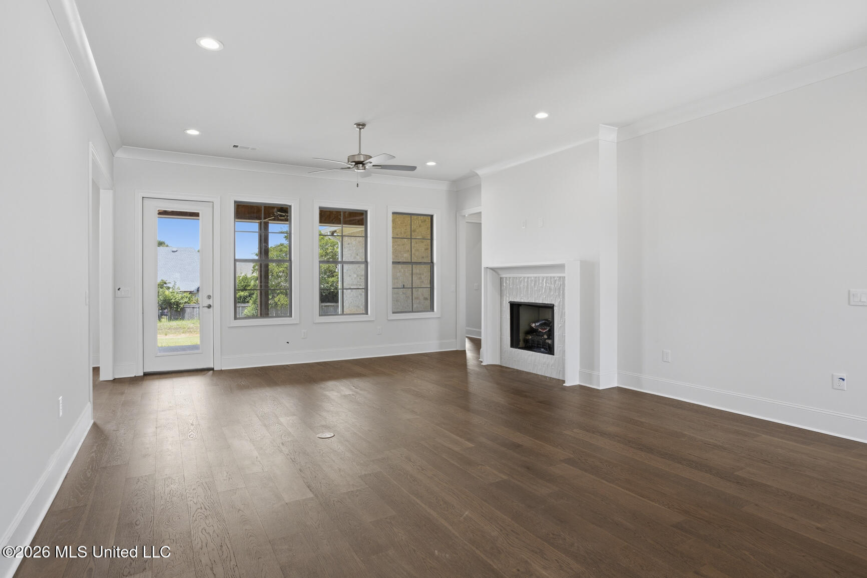 254 Caroline Boulevard Property Photo 3