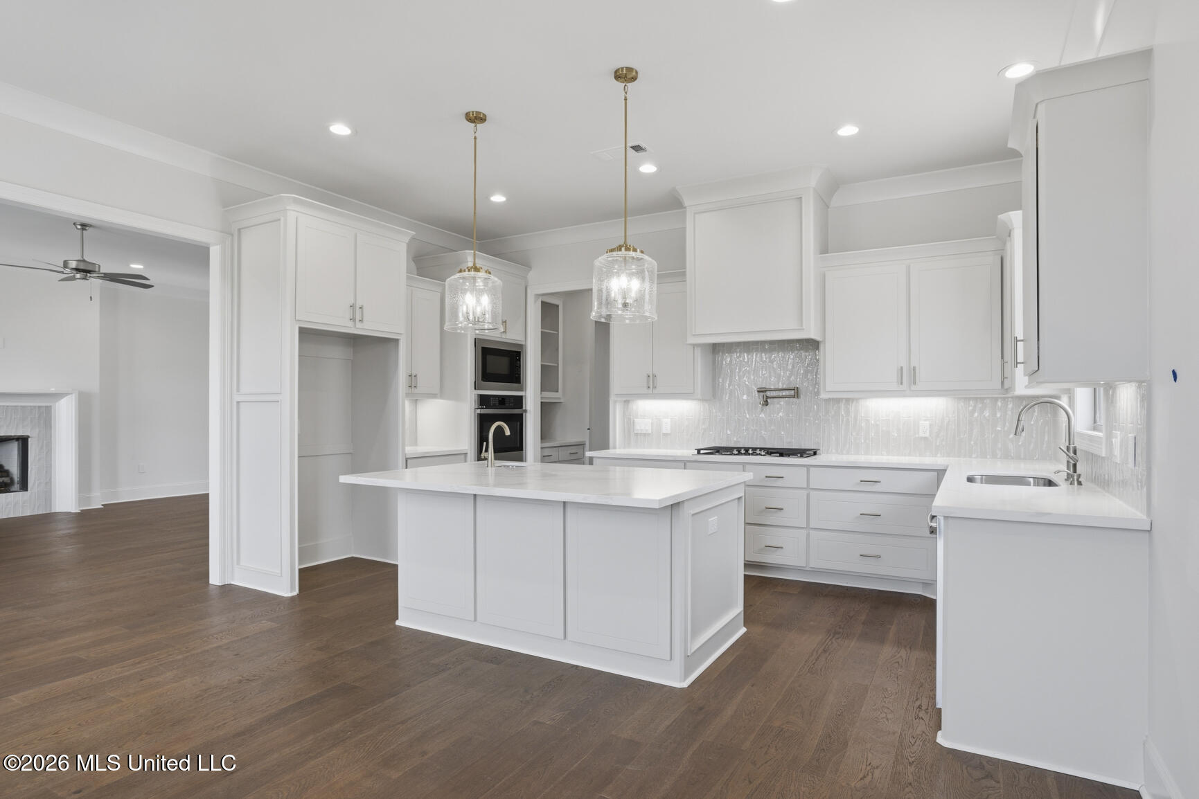 254 Caroline Boulevard Property Photo 4