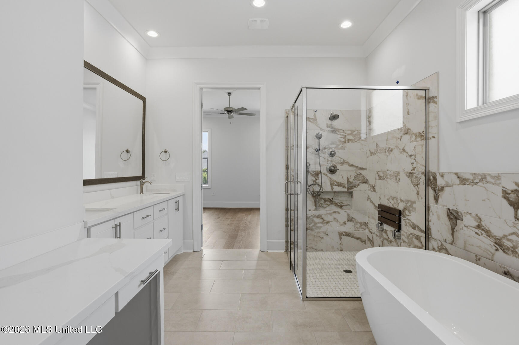 254 Caroline Boulevard Property Photo 6