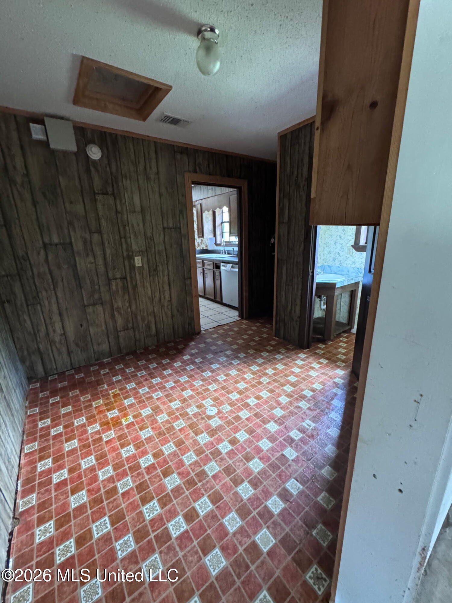 508 Wire Road Property Photo 8