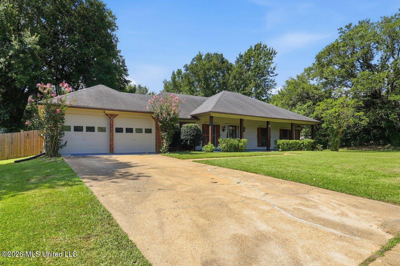 153 Oak Ridge Circle Property Photo 1
