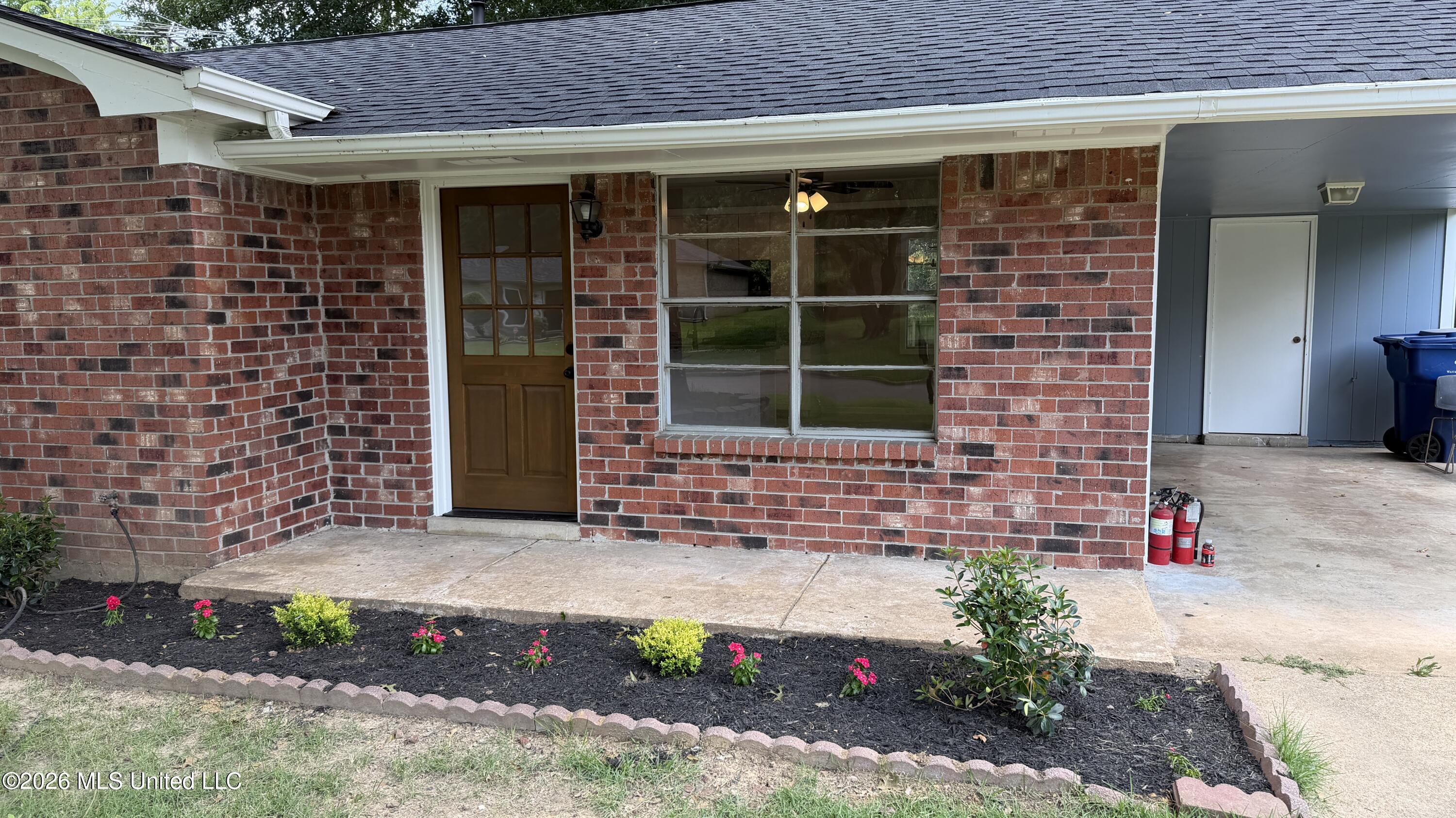 6670 Embassy Circle Property Photo 3