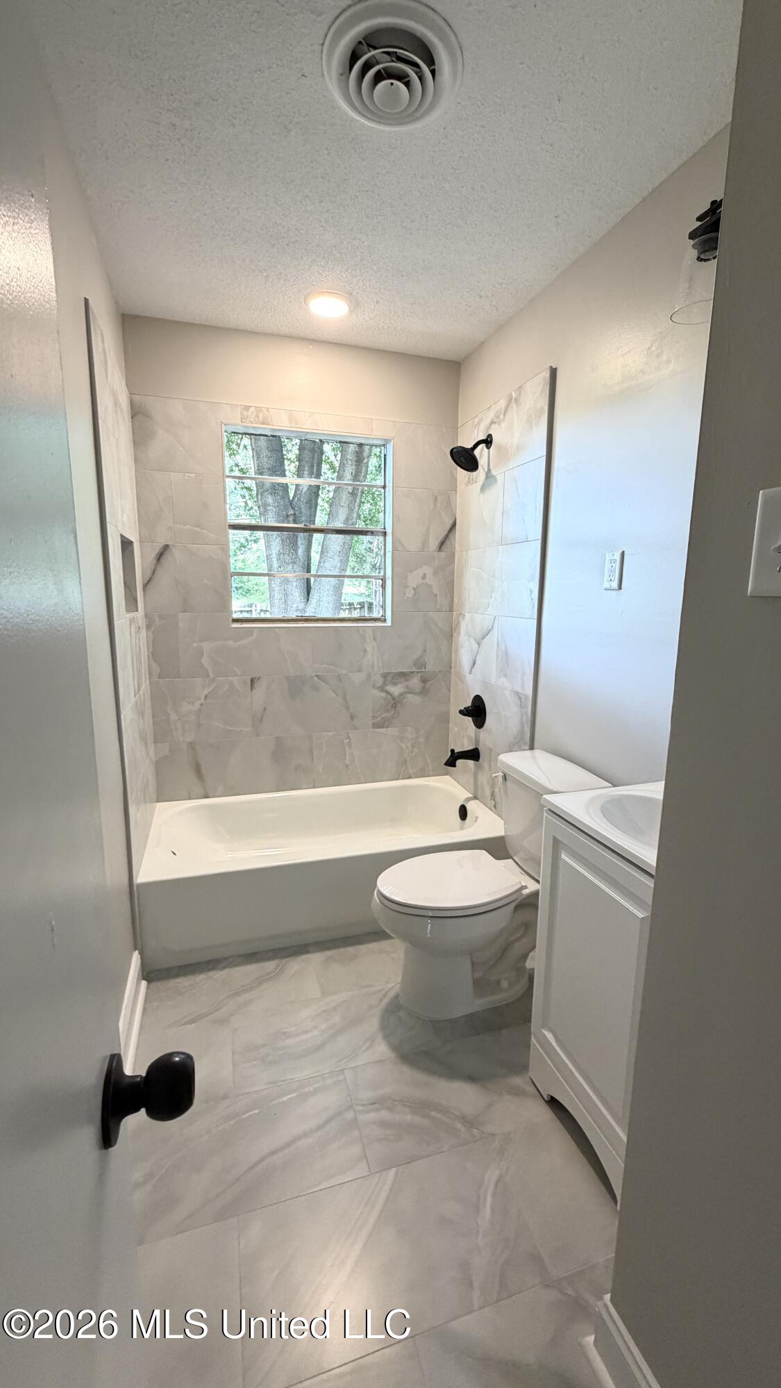 6670 Embassy Circle Property Photo 11