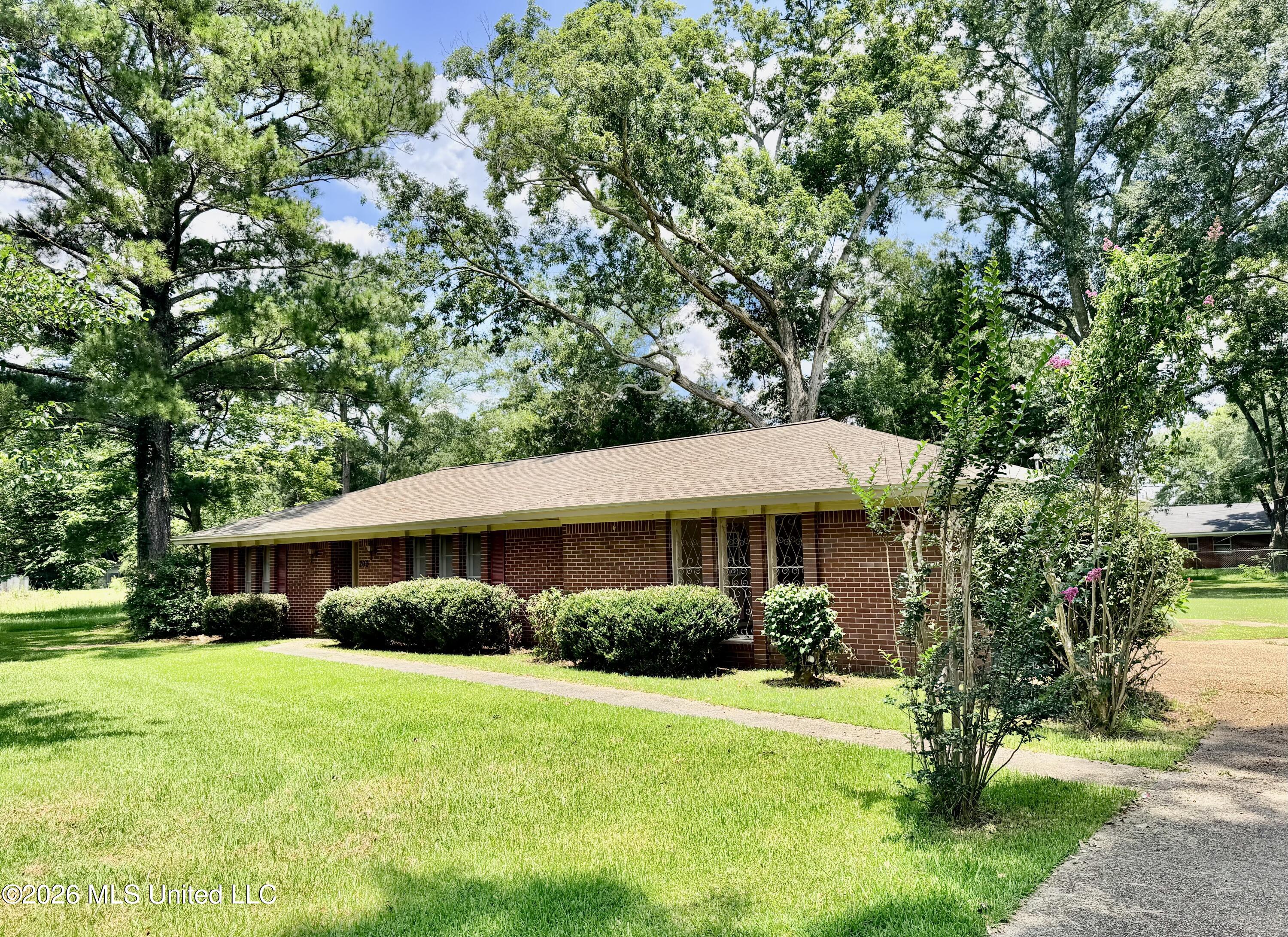 209 Swor Street Property Photo 2