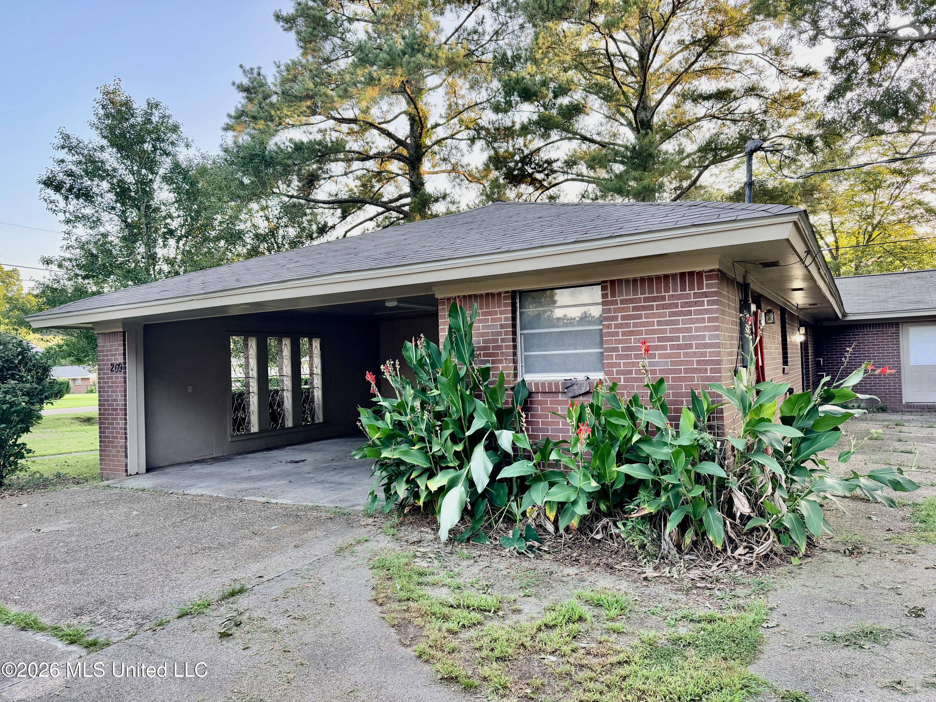 209 Swor Street Property Photo 6