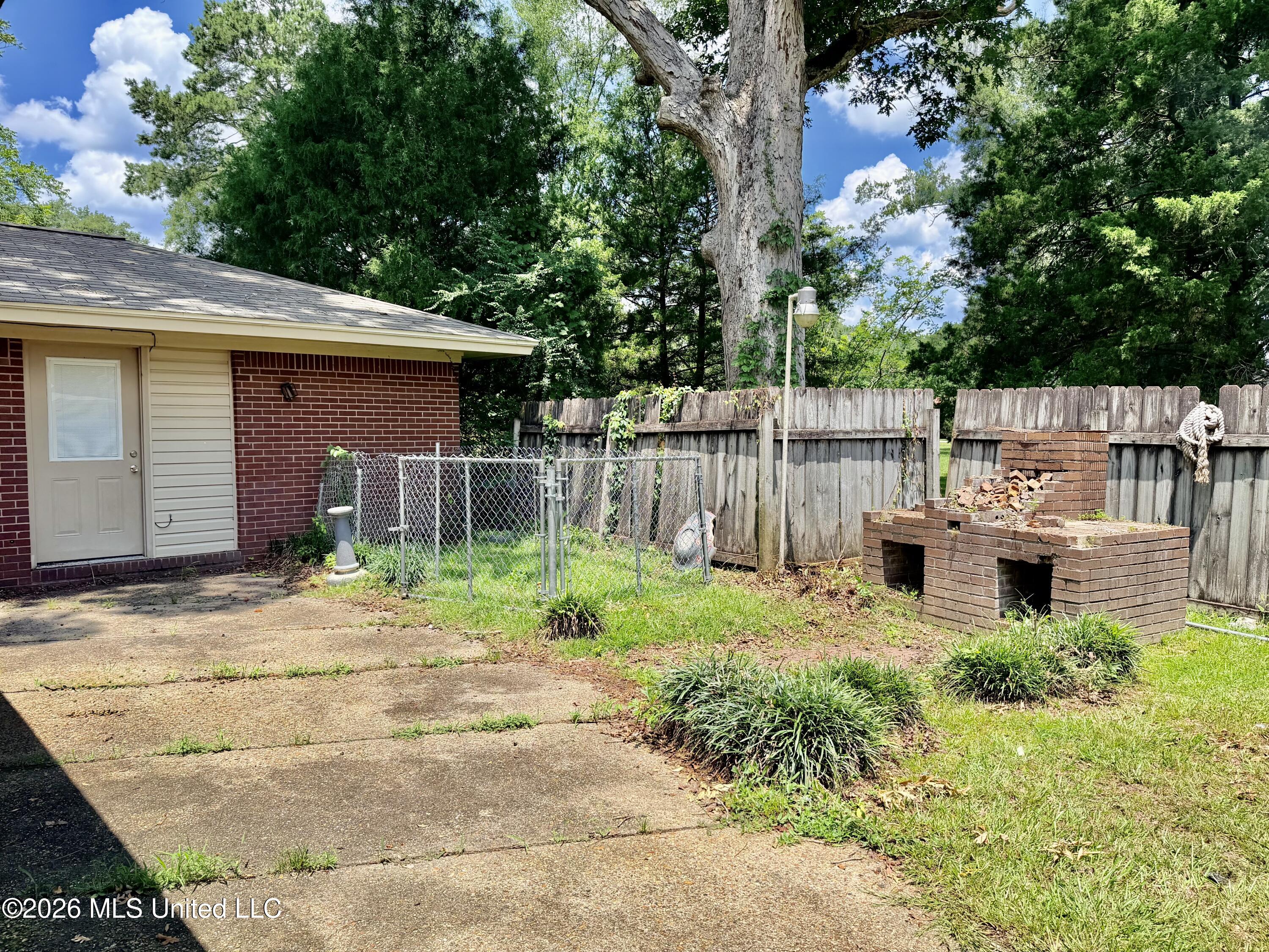 209 Swor Street Property Photo 8