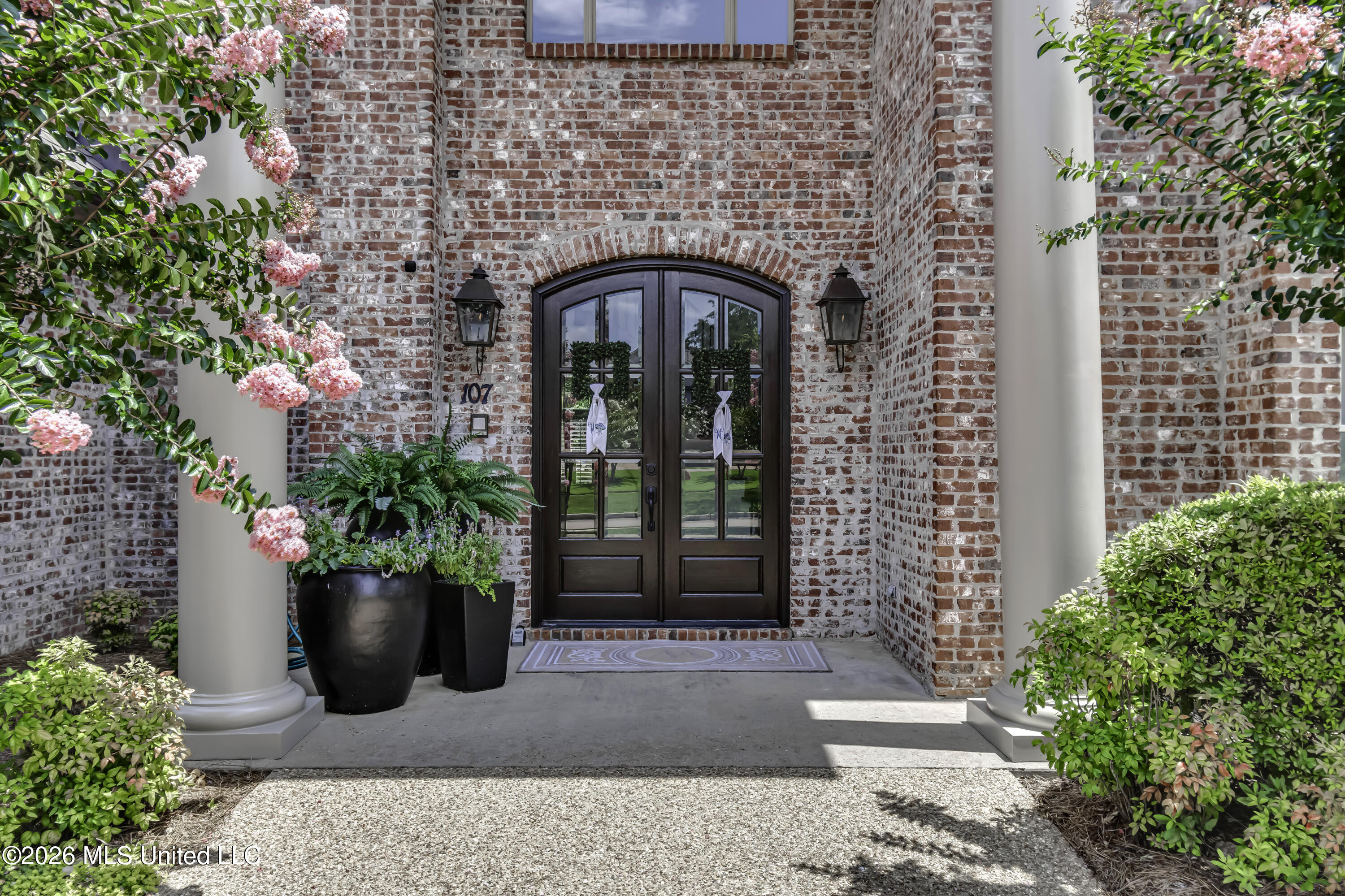 107 Carlton Boulevard Property Photo 2