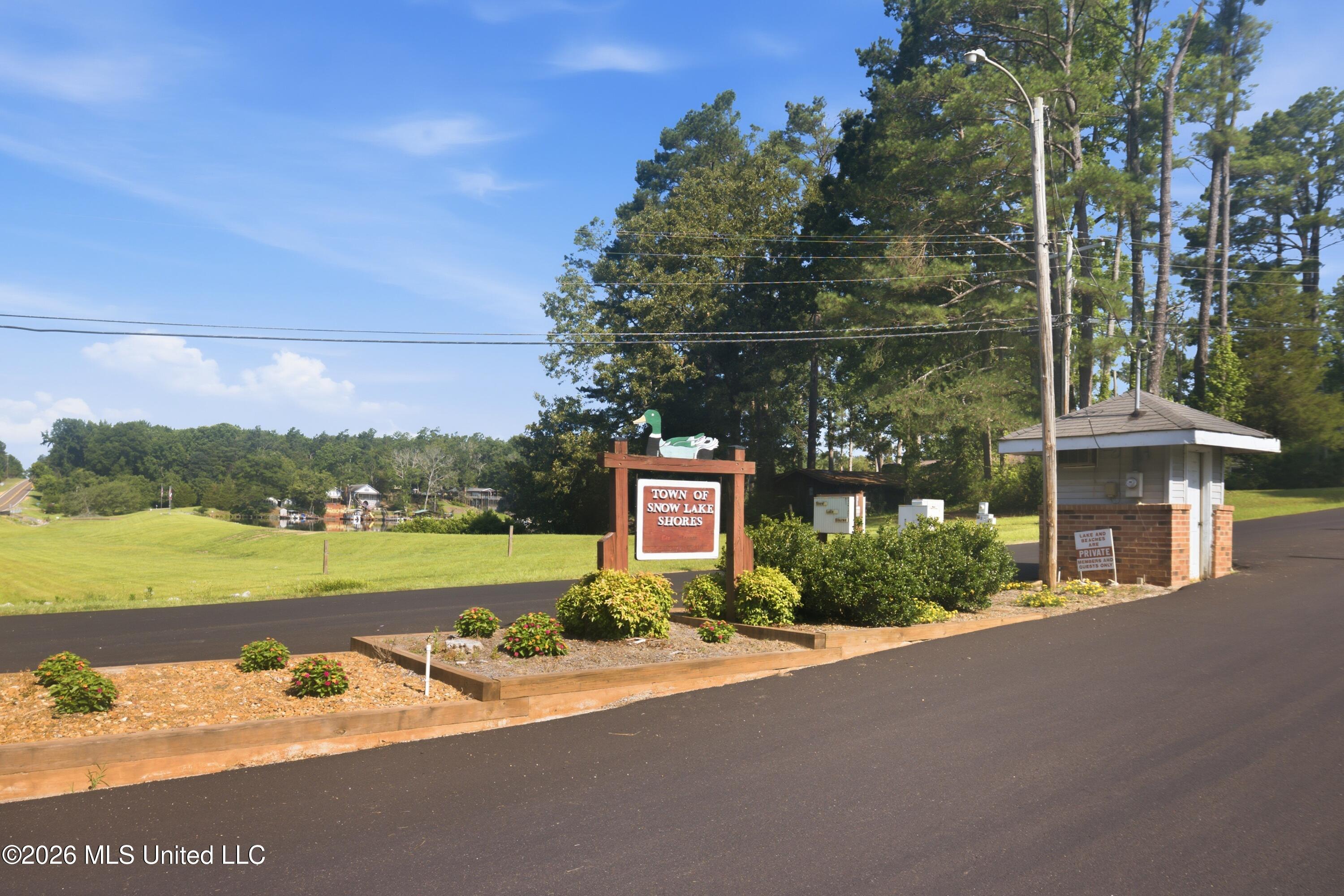 454 Snow Lake Drive Property Photo 15