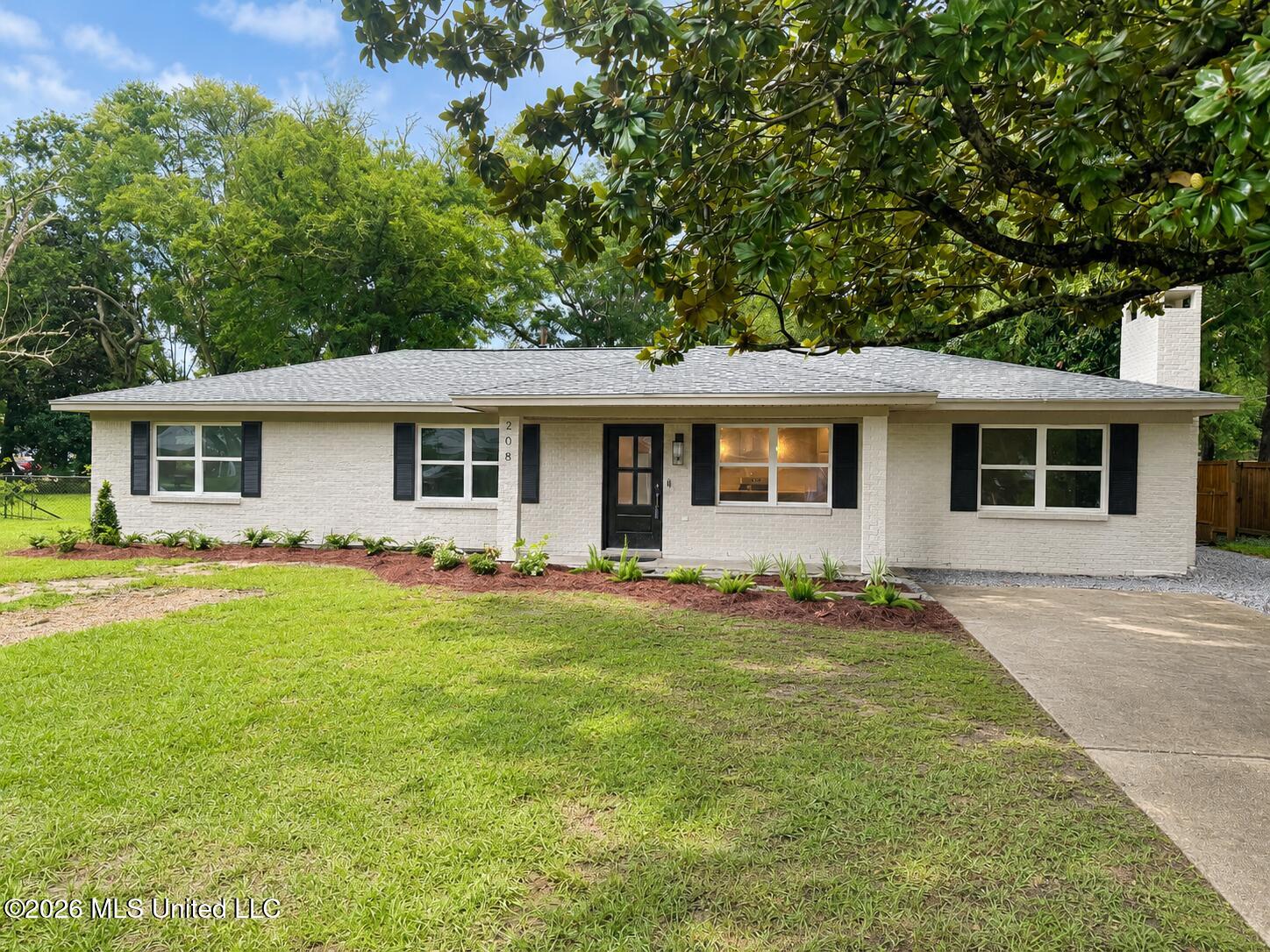 208 Mitchell Street Property Photo 1