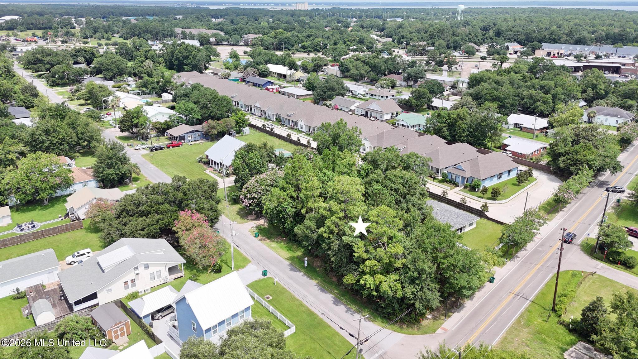 Demontluzin Avenue Property Photo 2