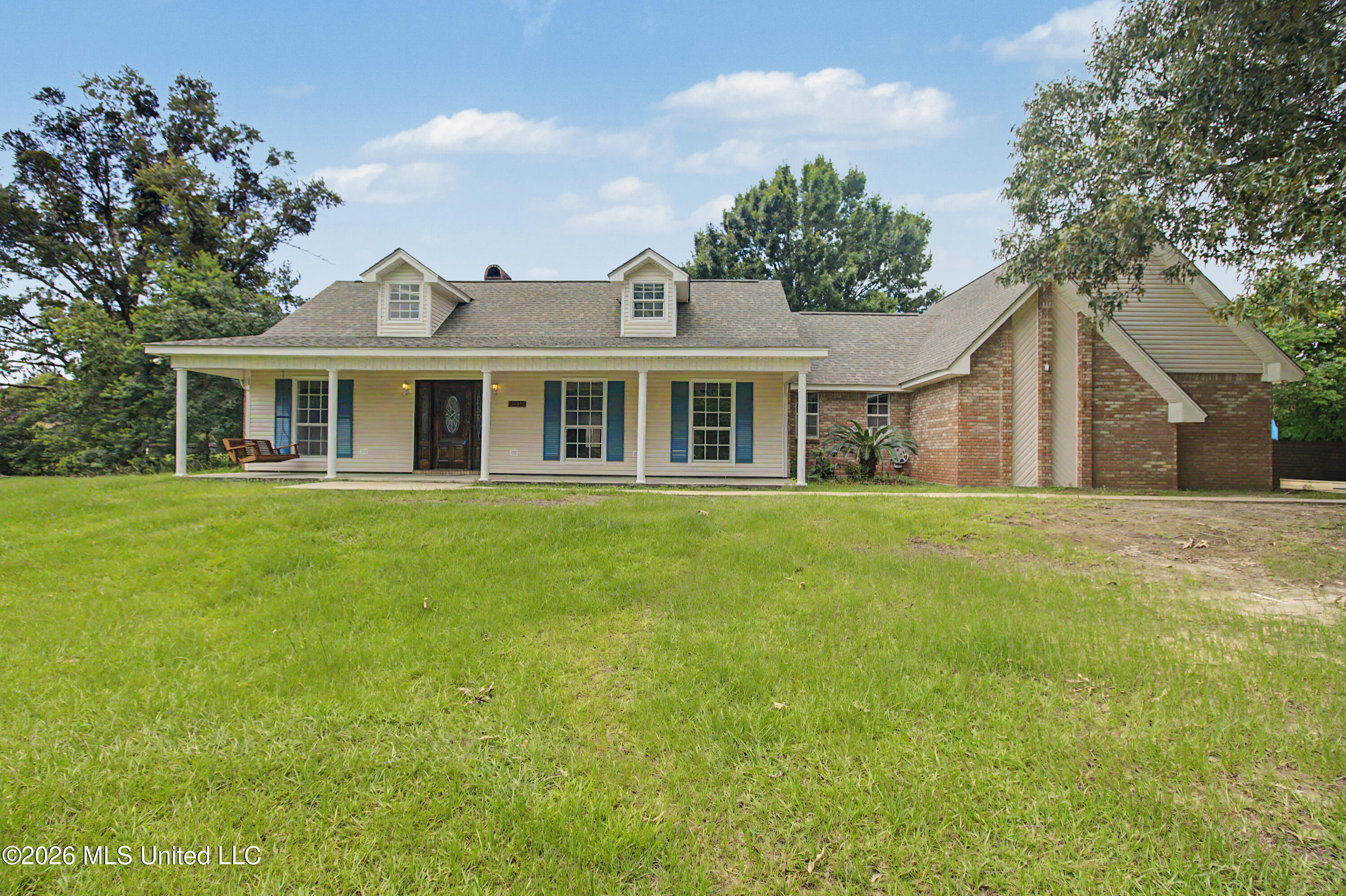 15553 Village Circle Property Photo 1