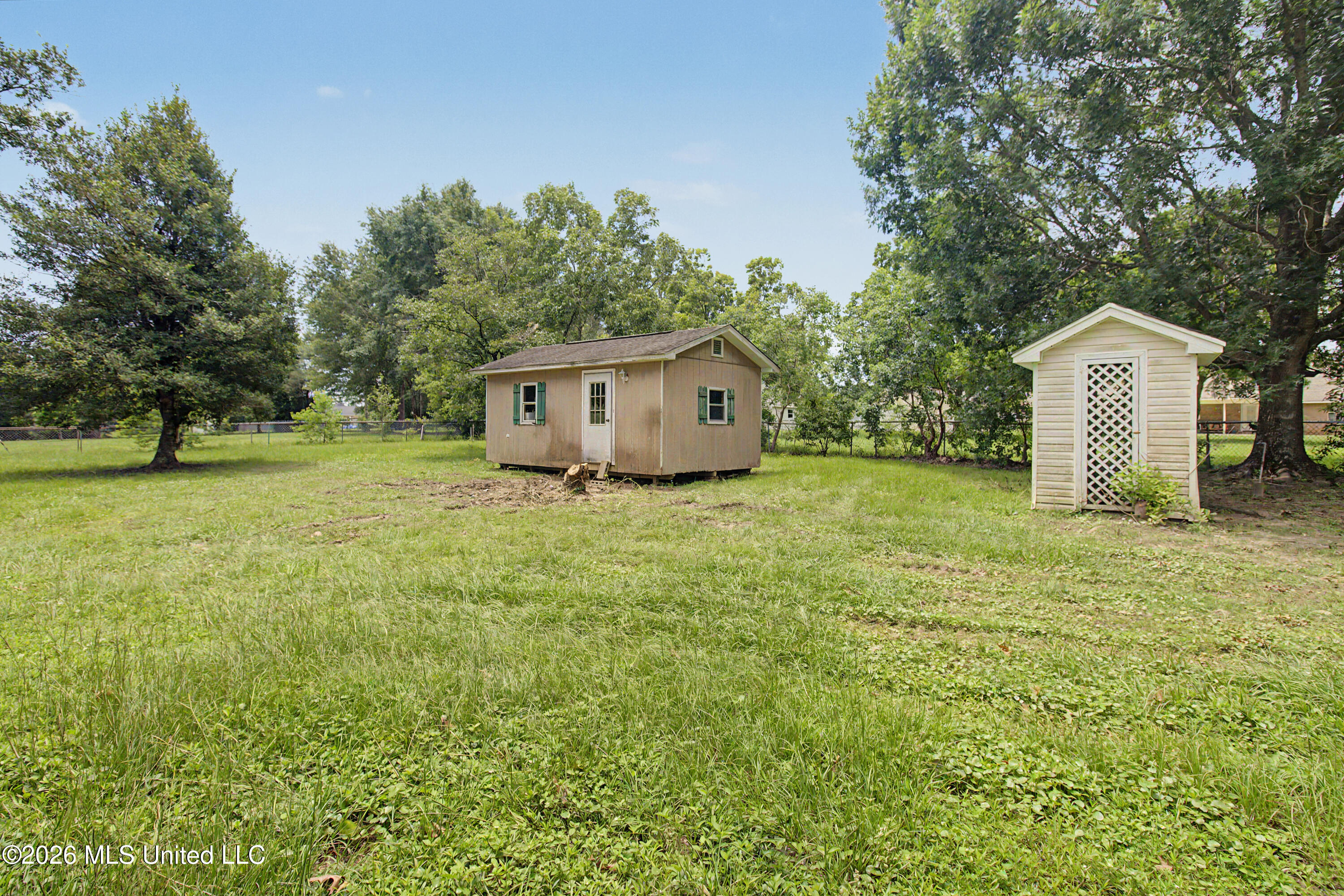 15553 Village Circle Property Photo 4